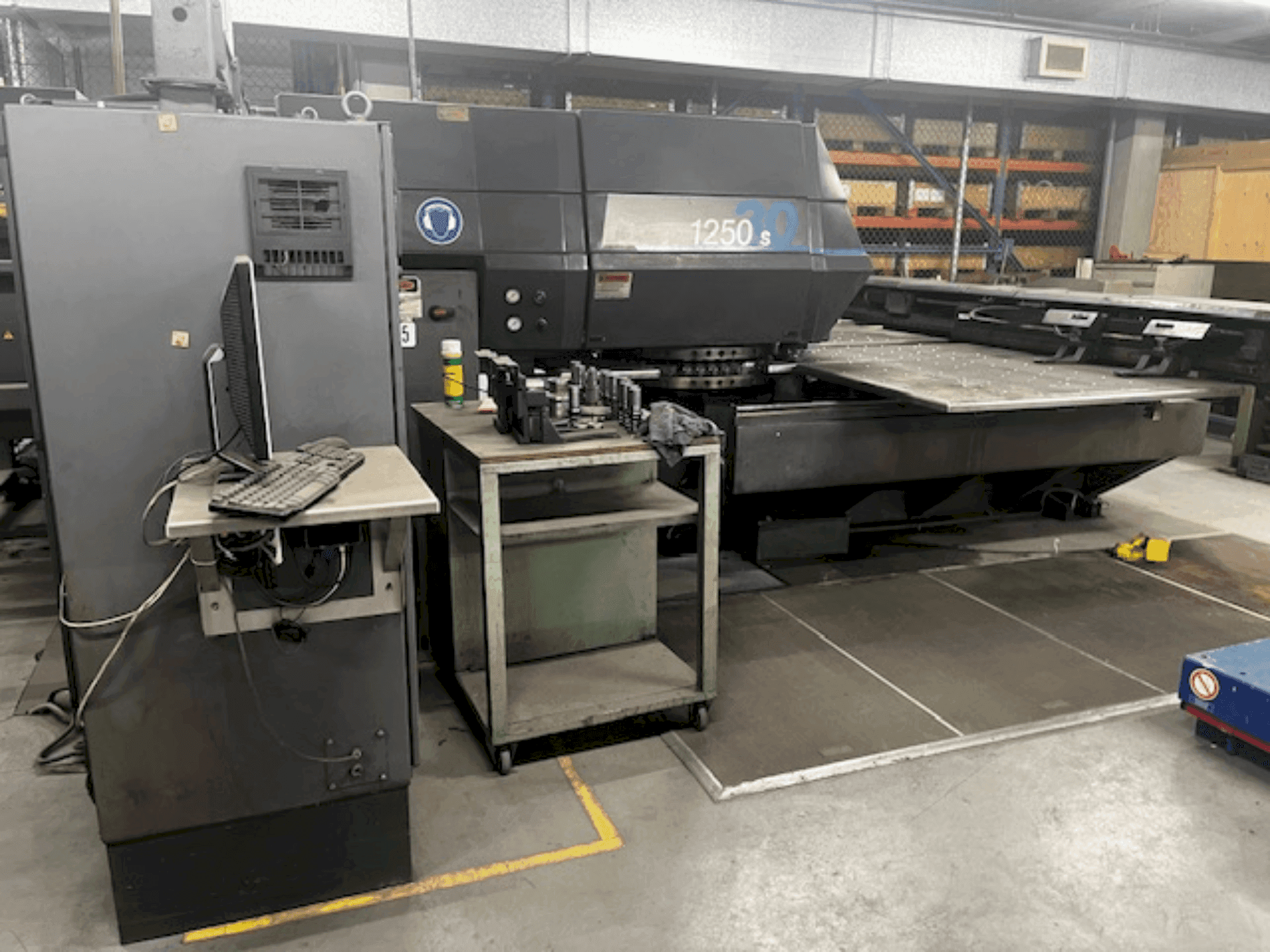 Koneen STRIPPIT 1250SL/30 etunäkymä