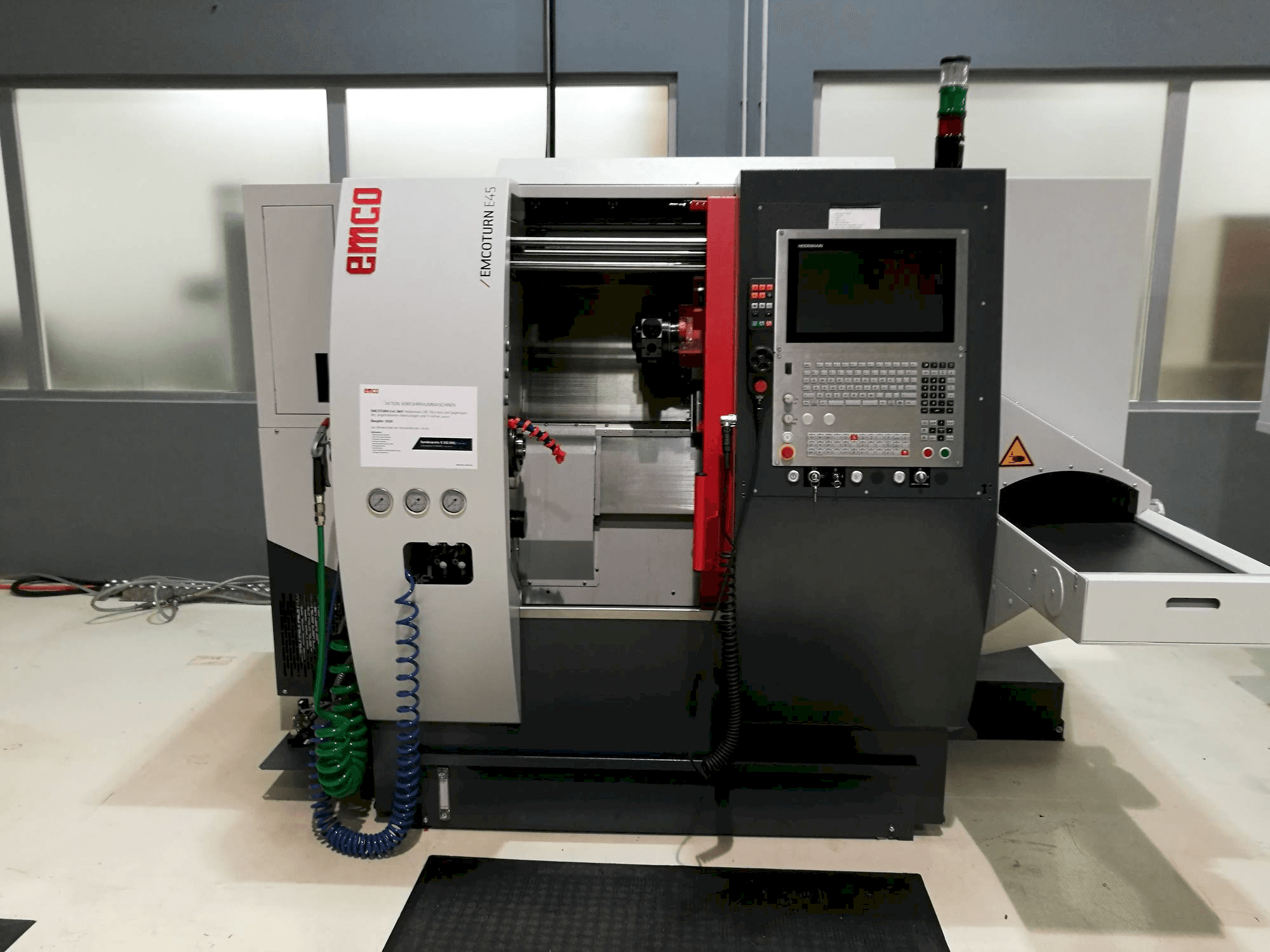 Koneen EMCO E45 SMY etunäkymä