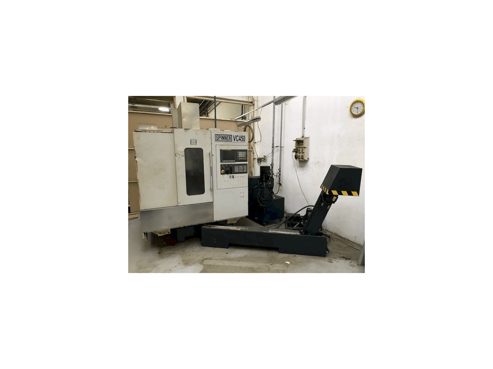 Koneen SPINNER VC 450 etunäkymä