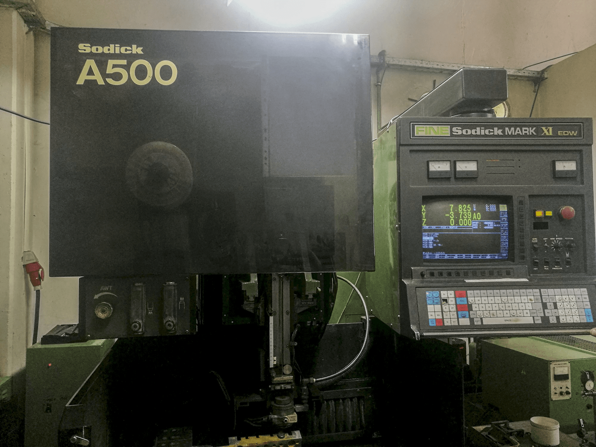 Koneen Sodick etunäkymä A500