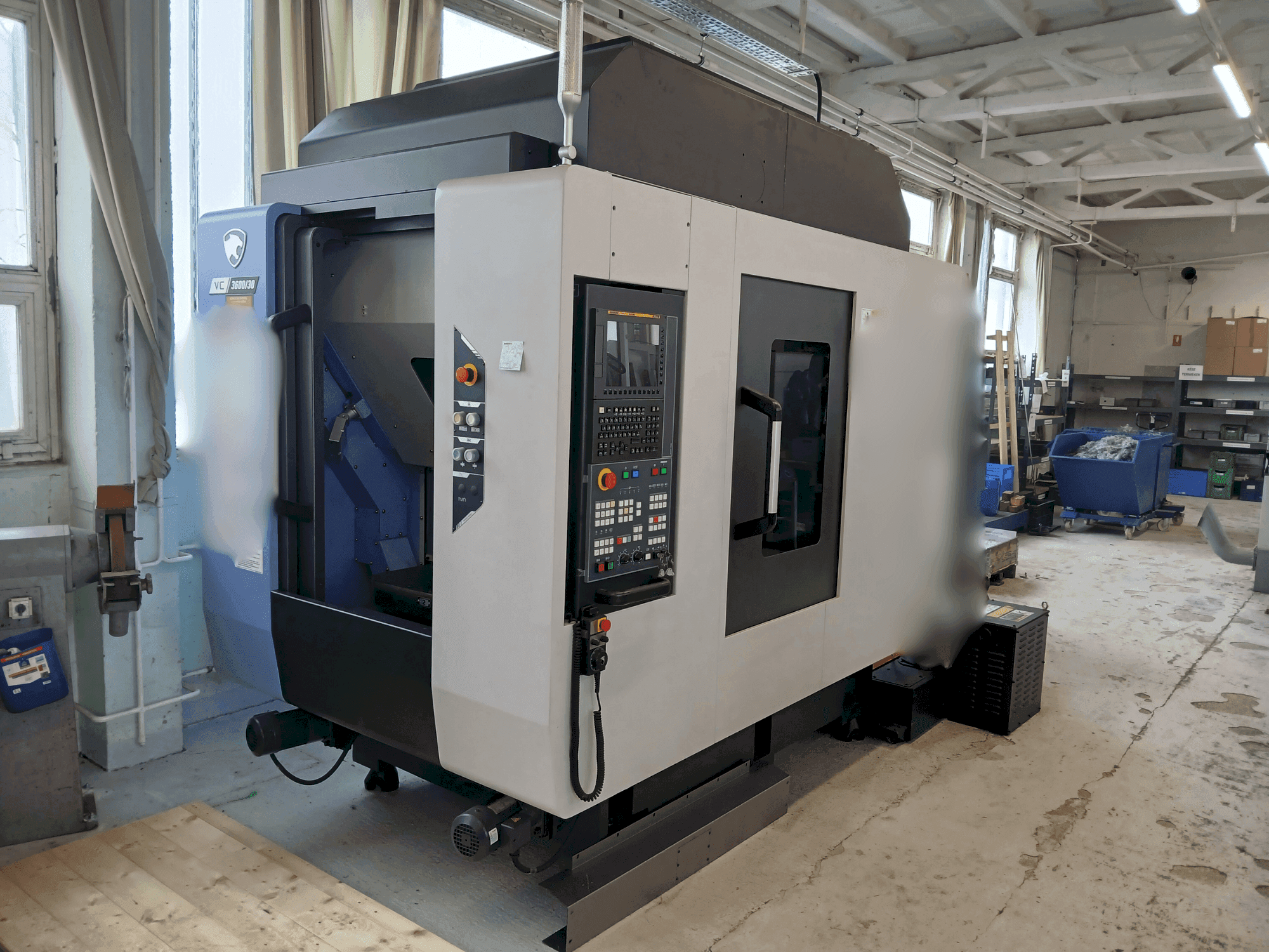 Koneen DN SOLUTIONS VC 3600/30 etunäkymä