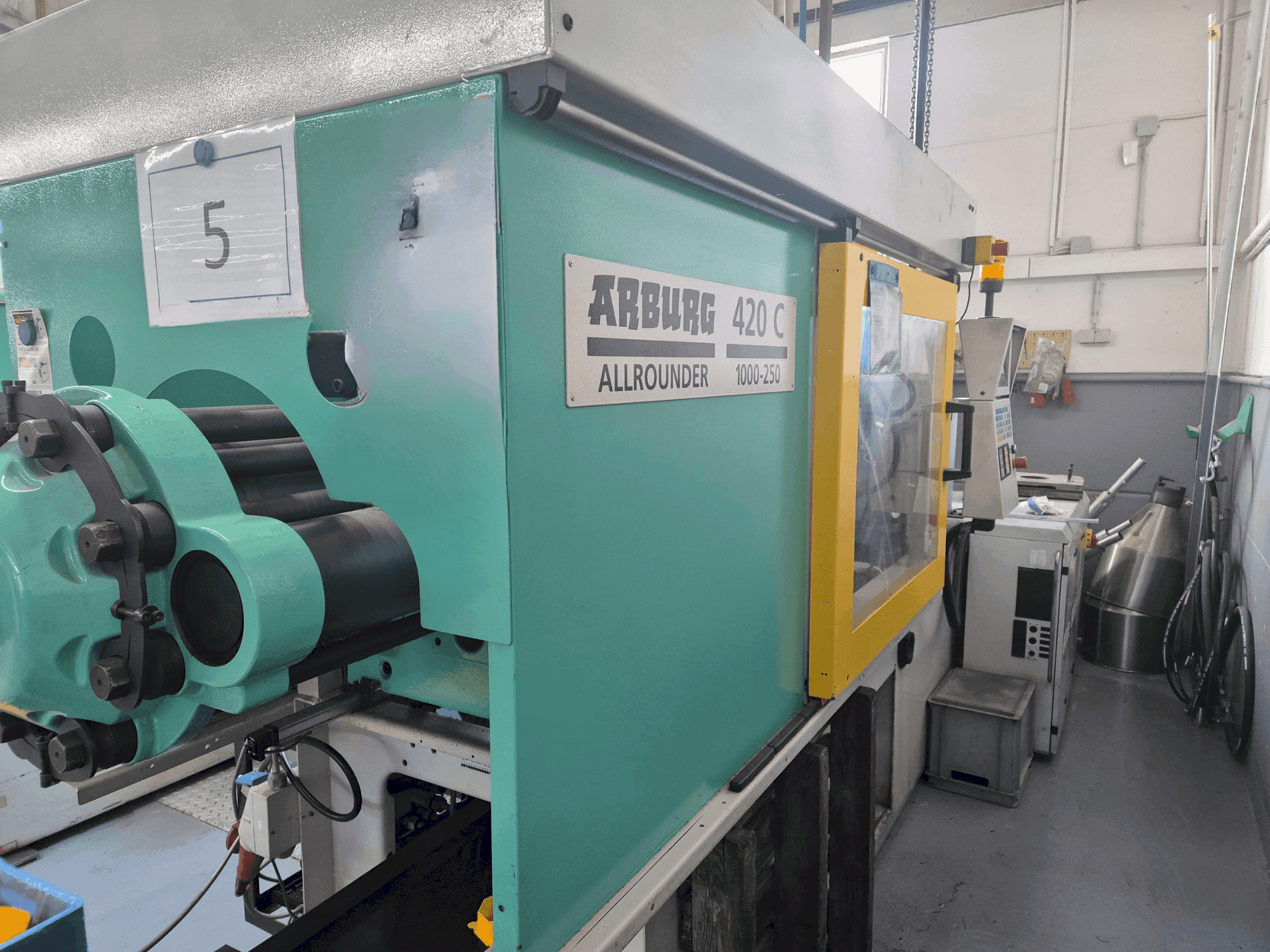 Koneen Arburg Allrounder 420 C 1000-250 etunäkymä