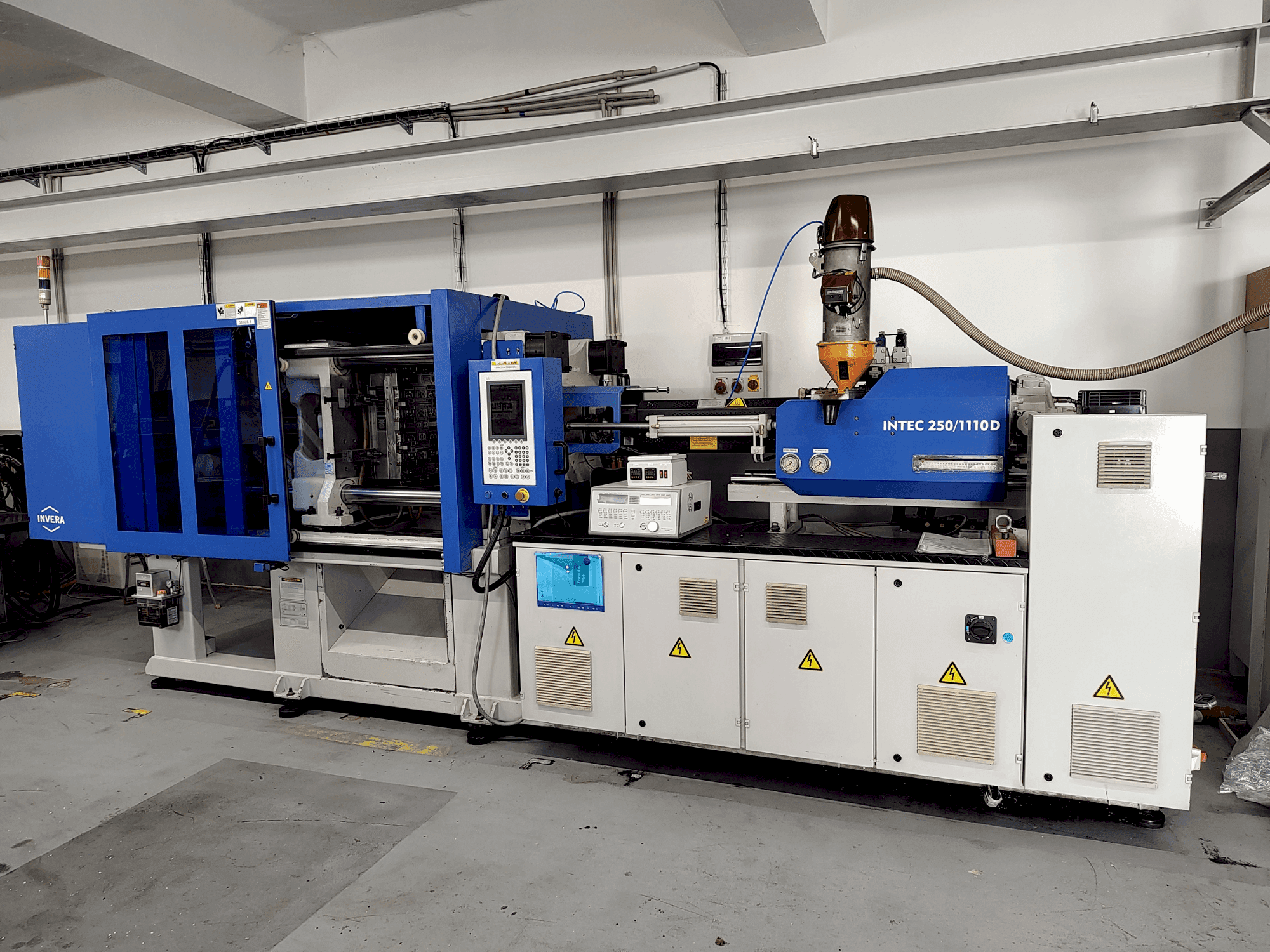 Koneen INVERA Intec 250/1110 etunäkymä