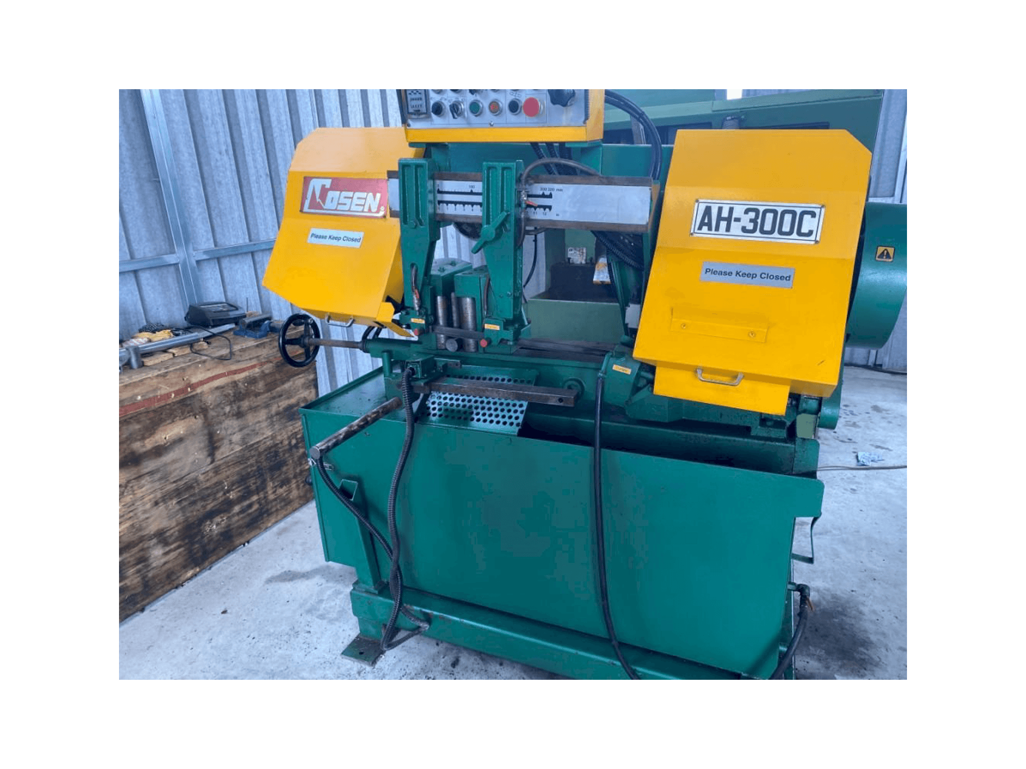 Koneen Cosen AH300C etunäkymä