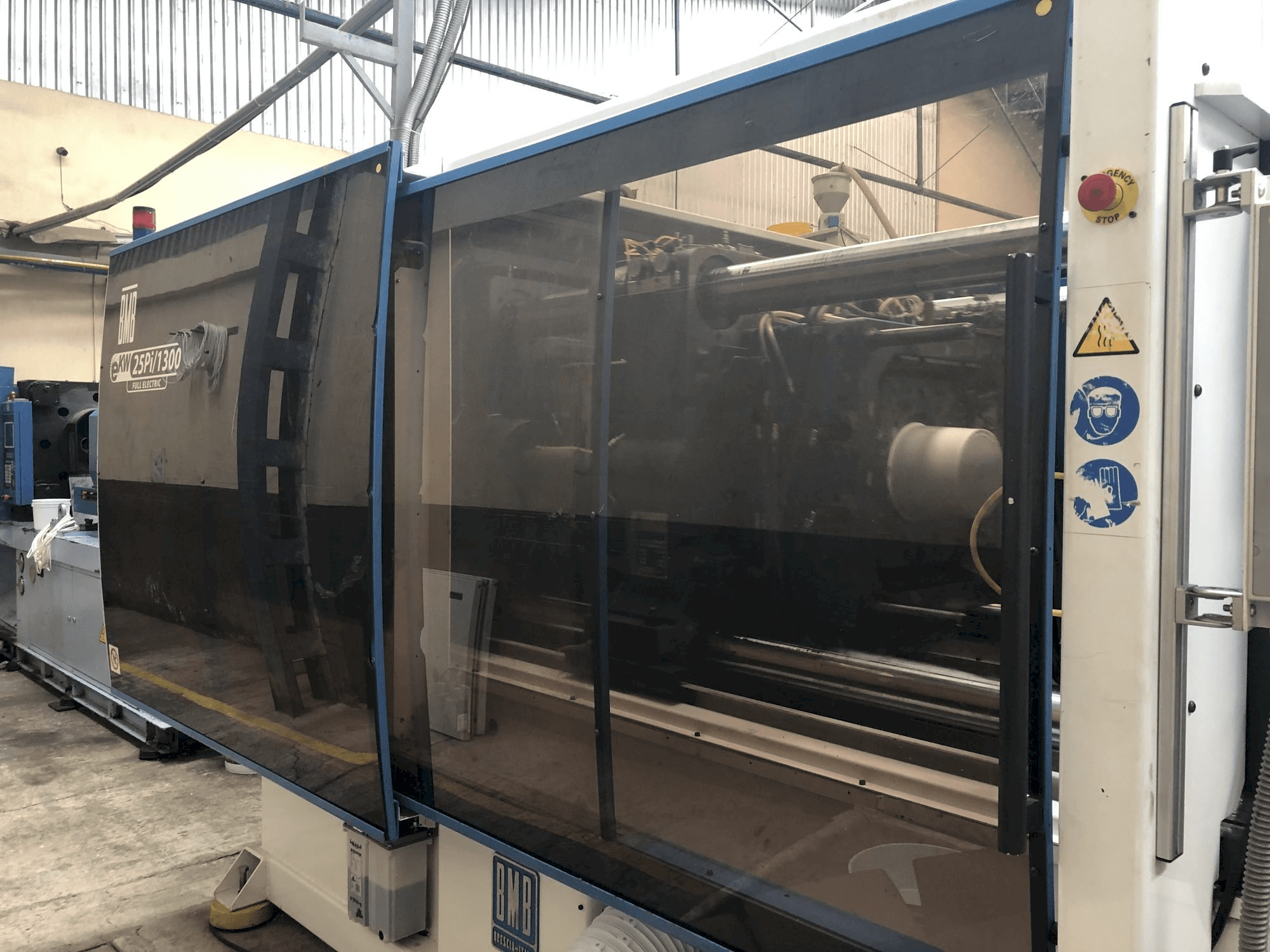 Koneen BMB eKW 25 Pi/1300 vasen näkymä