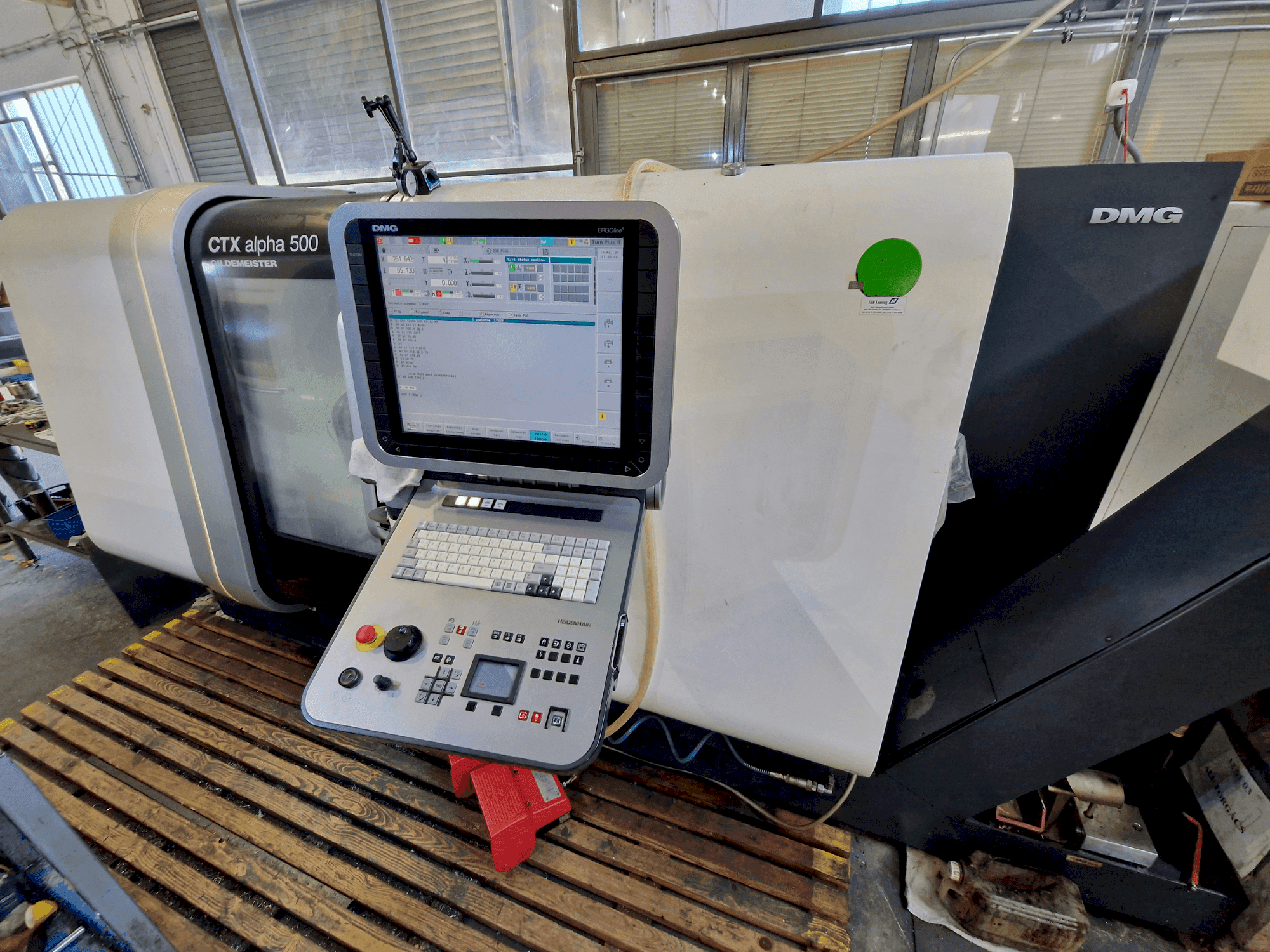 Koneen DMG MORI CTX ALPHA 500 V6 etunäkymä