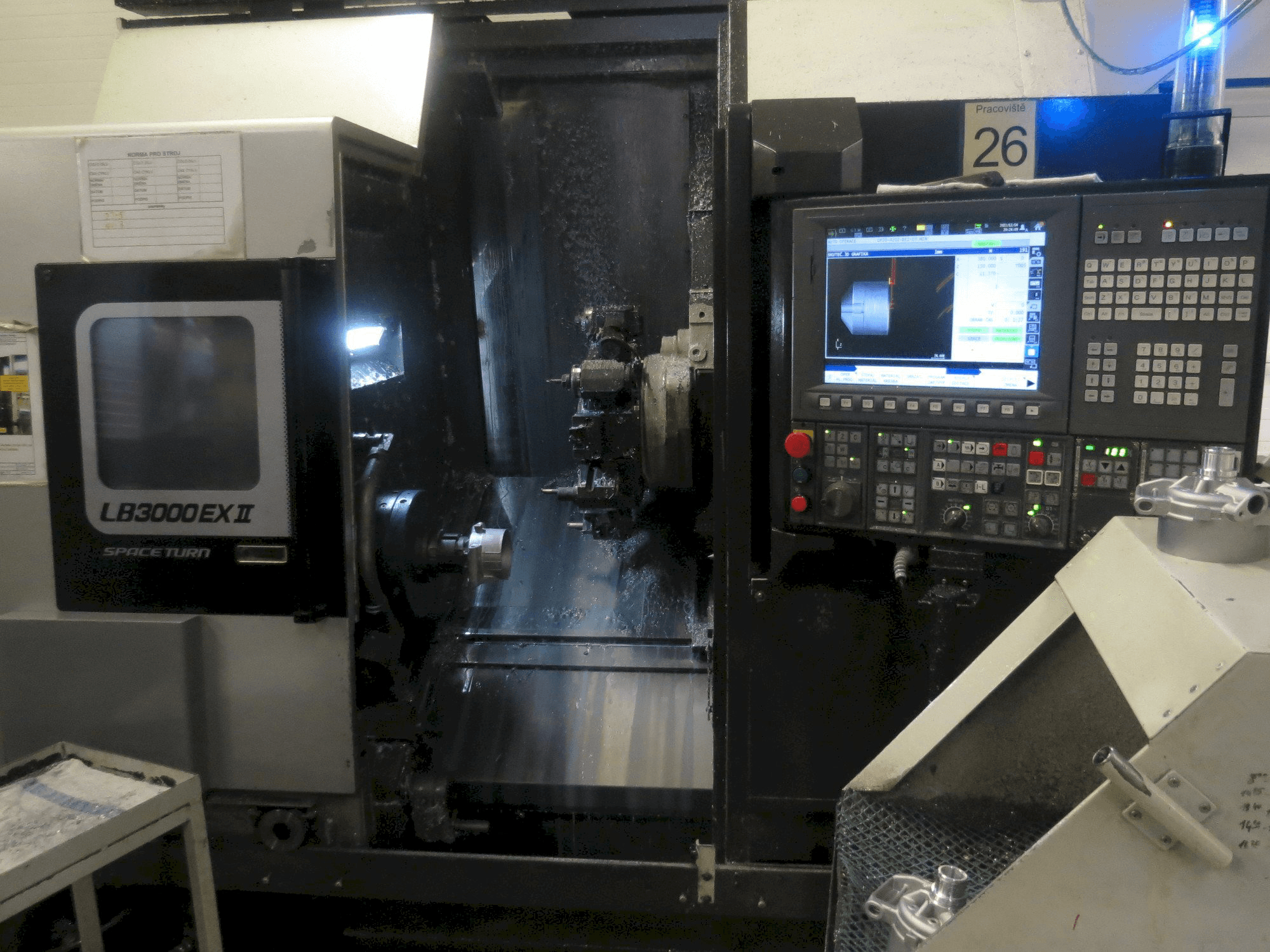 Koneen Okuma LB3000 EX II etunäkymä