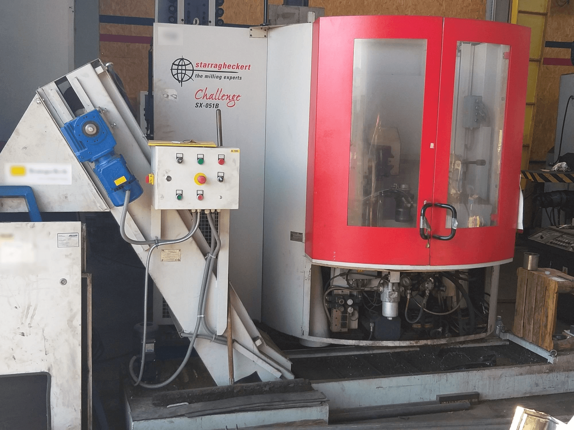 Koneen Starrag SX-051B etunäkymä