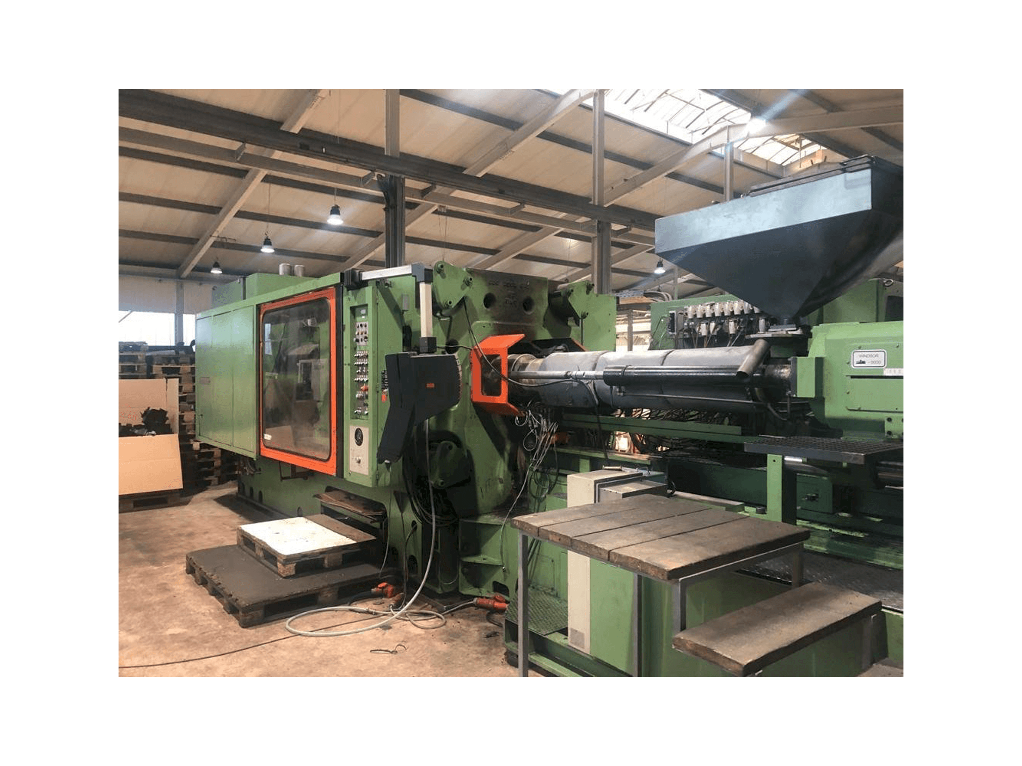 Koneen Windsor W1000 vasemman sivun näkymä