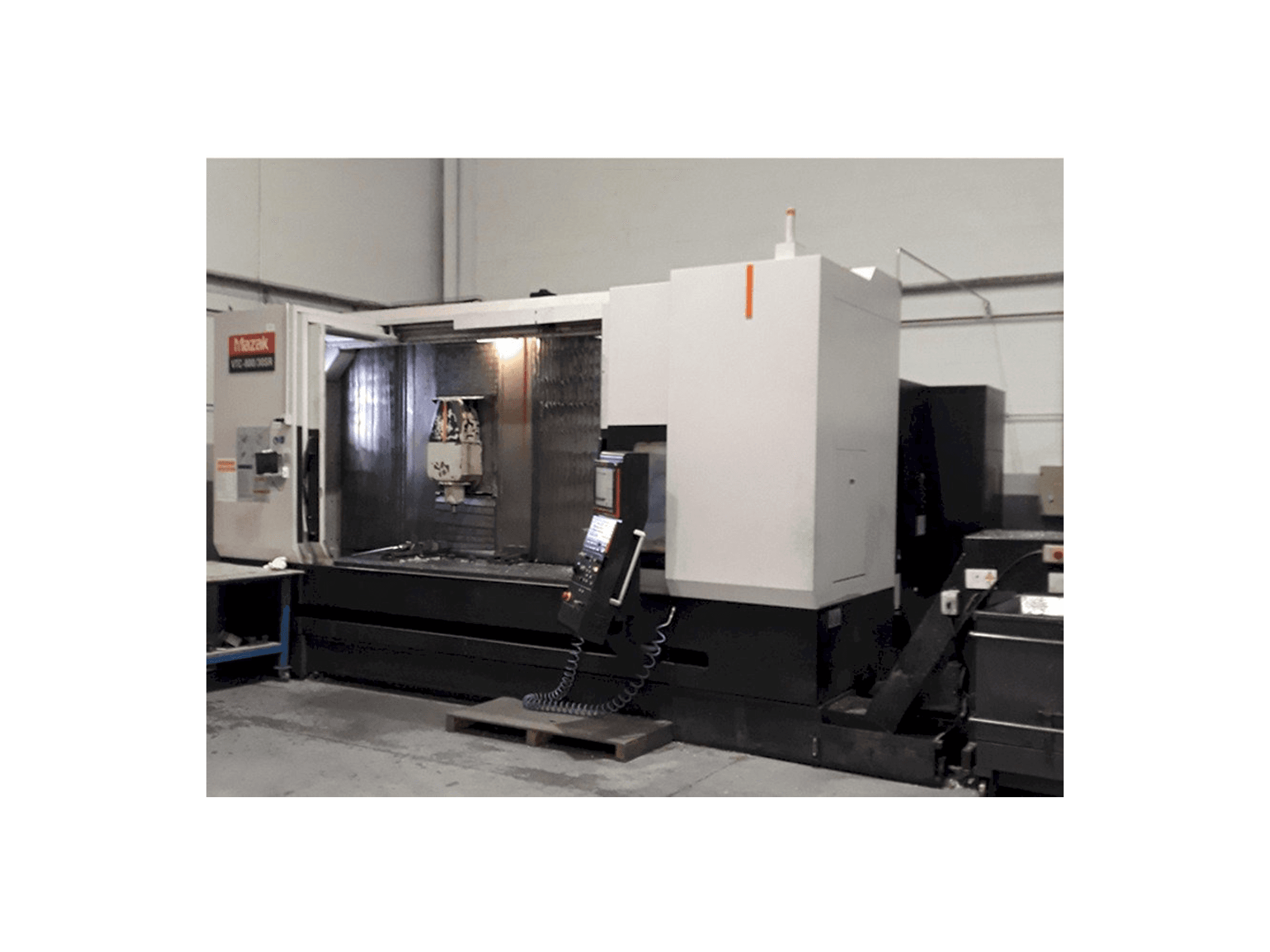 Koneen Mazak 800-30 SR etunäkymä