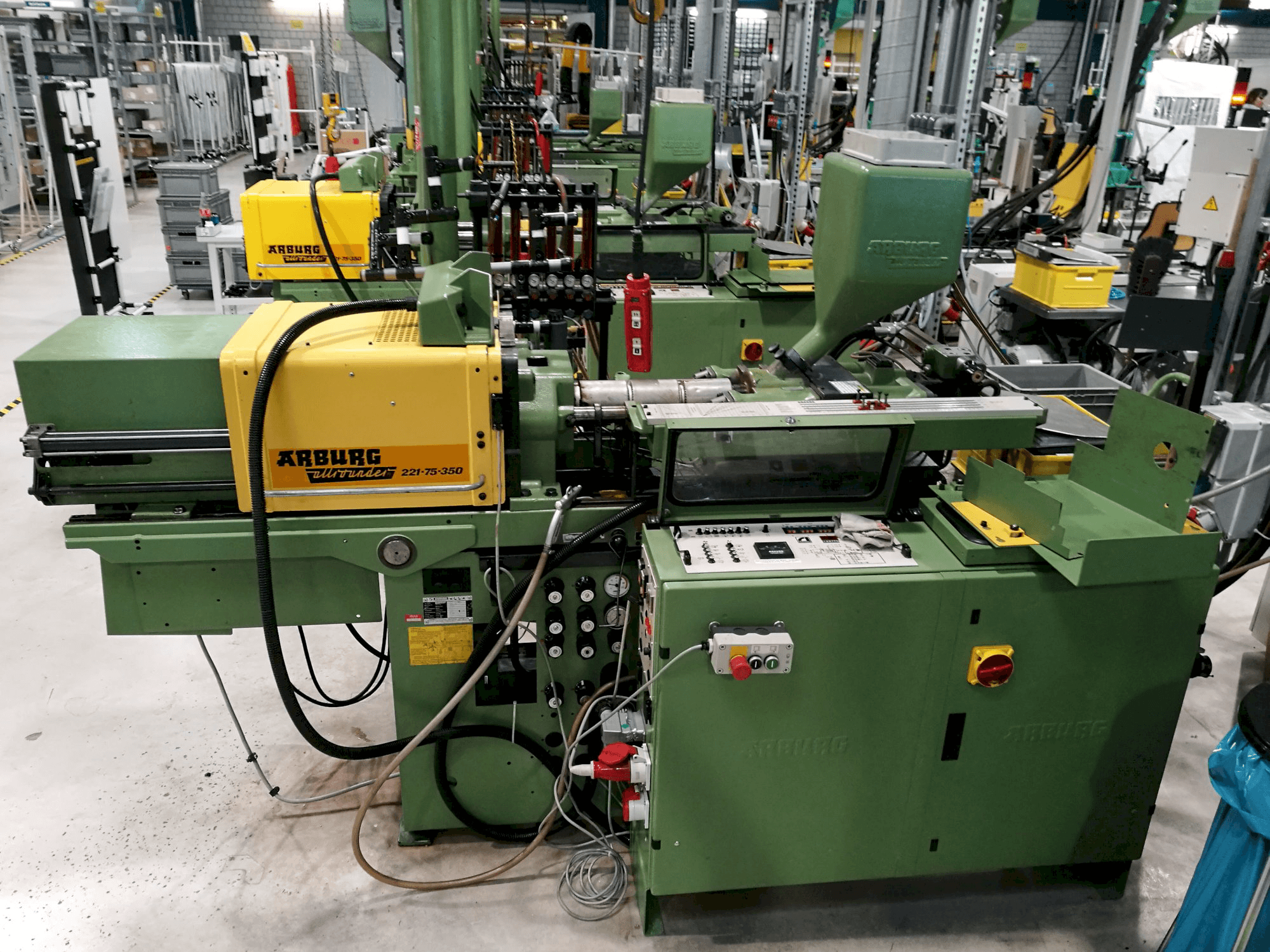 Koneen Arburg oikean sivun näkymä Allrounder 221-75-350