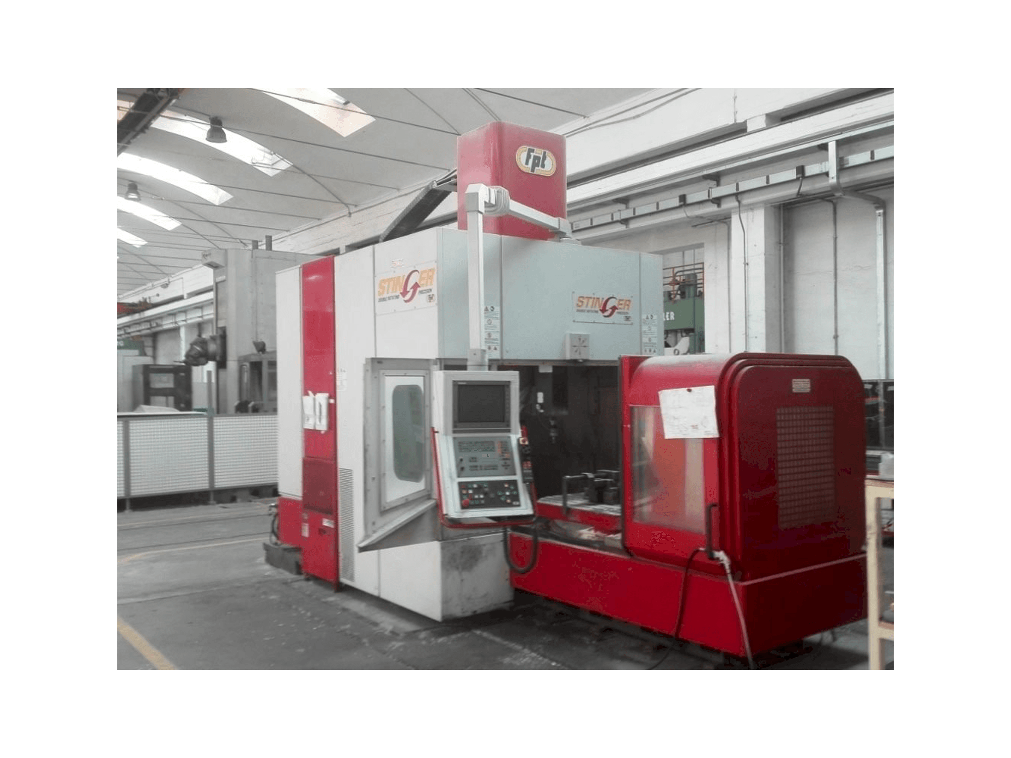 Koneen FPT Stinger etunäkymä