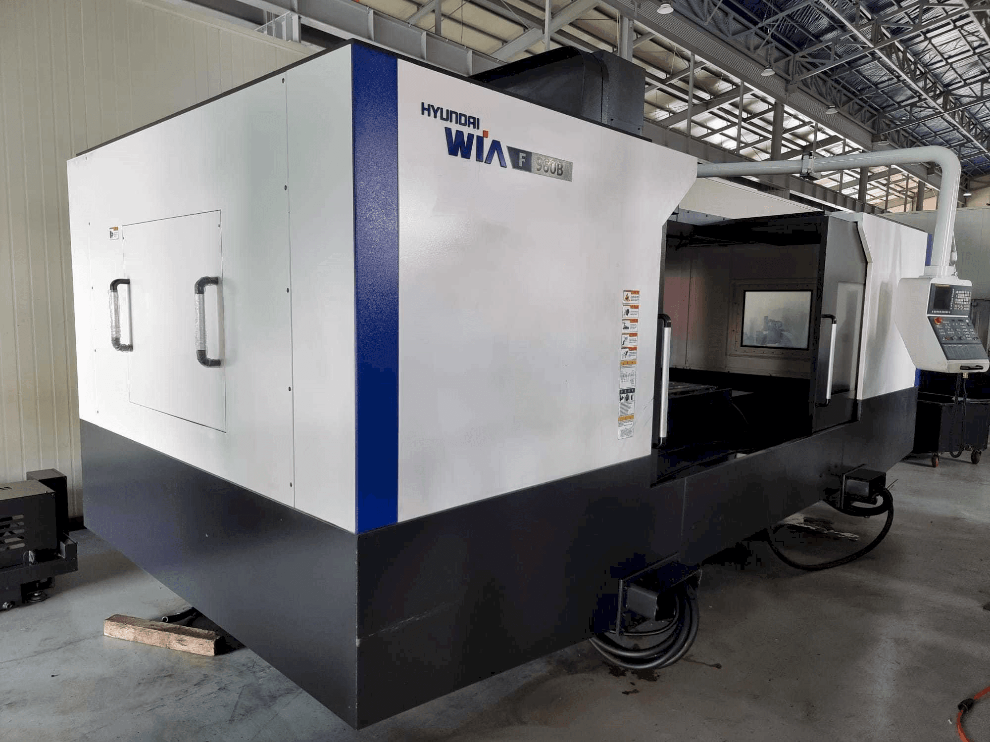 Koneen Hyundai Wia F960B etunäkymä