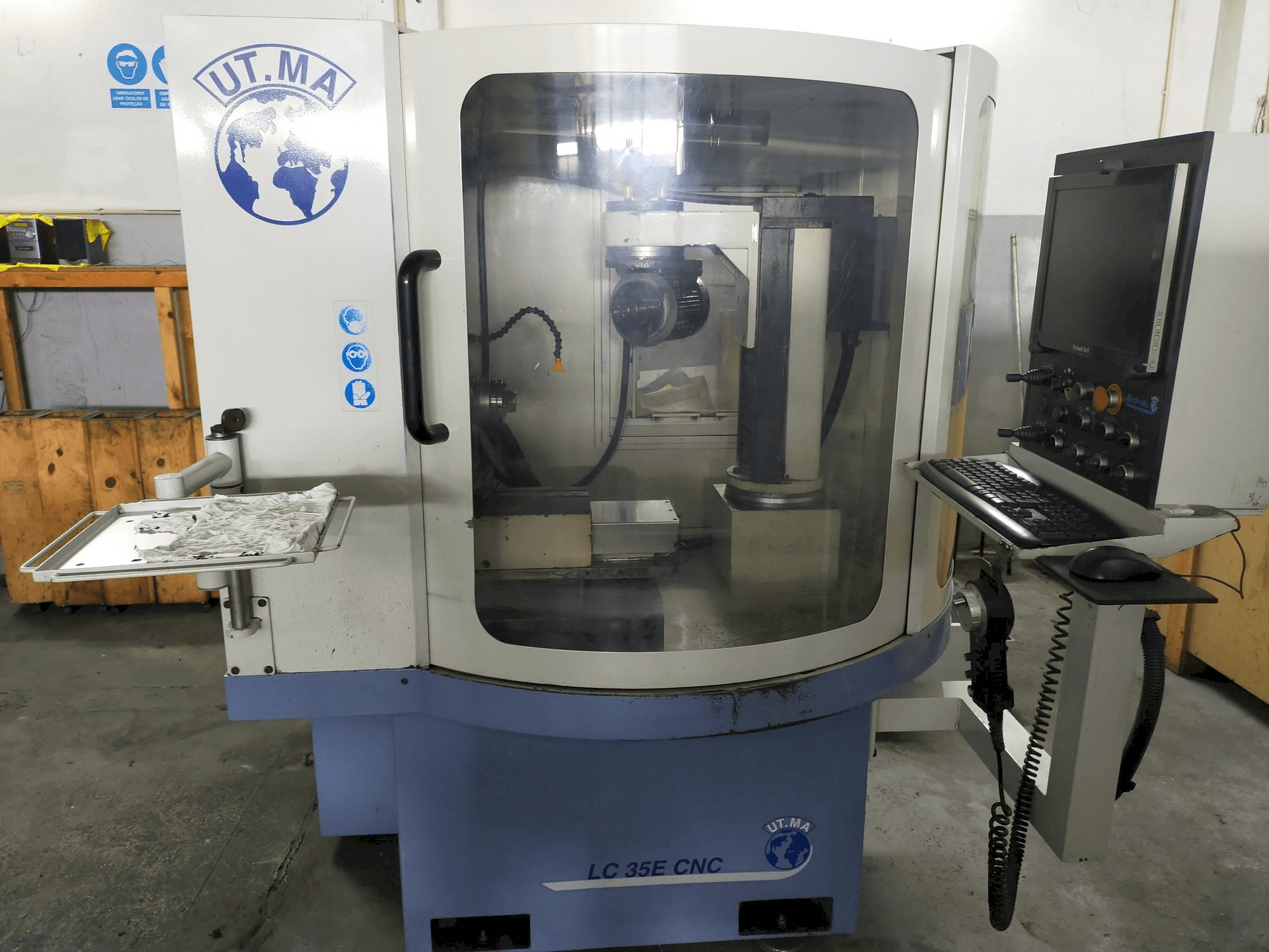 Koneen UT.MA LC 35E etunäkymä