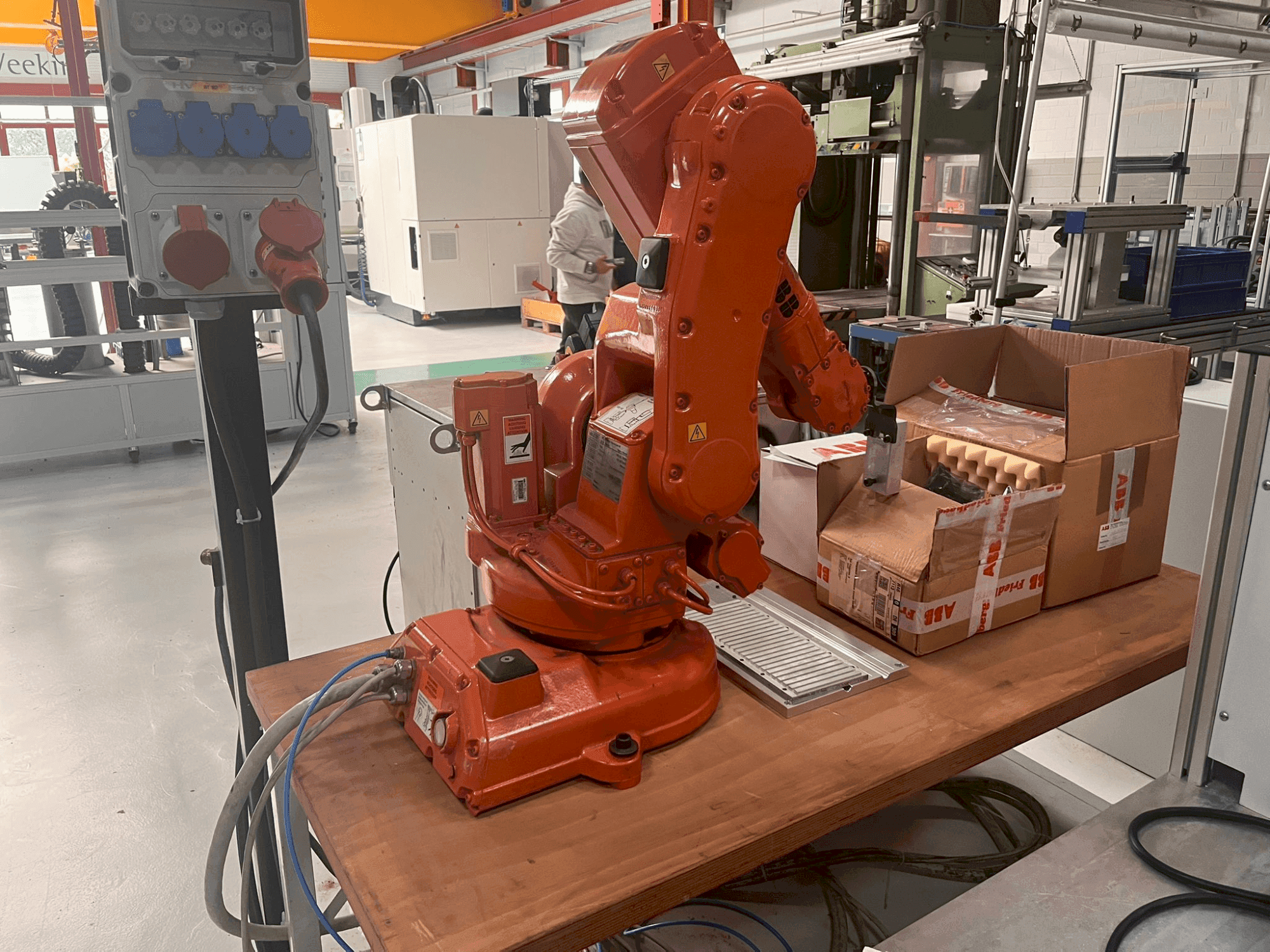 Koneen ABB IRB 140 M2000 etunäkymä