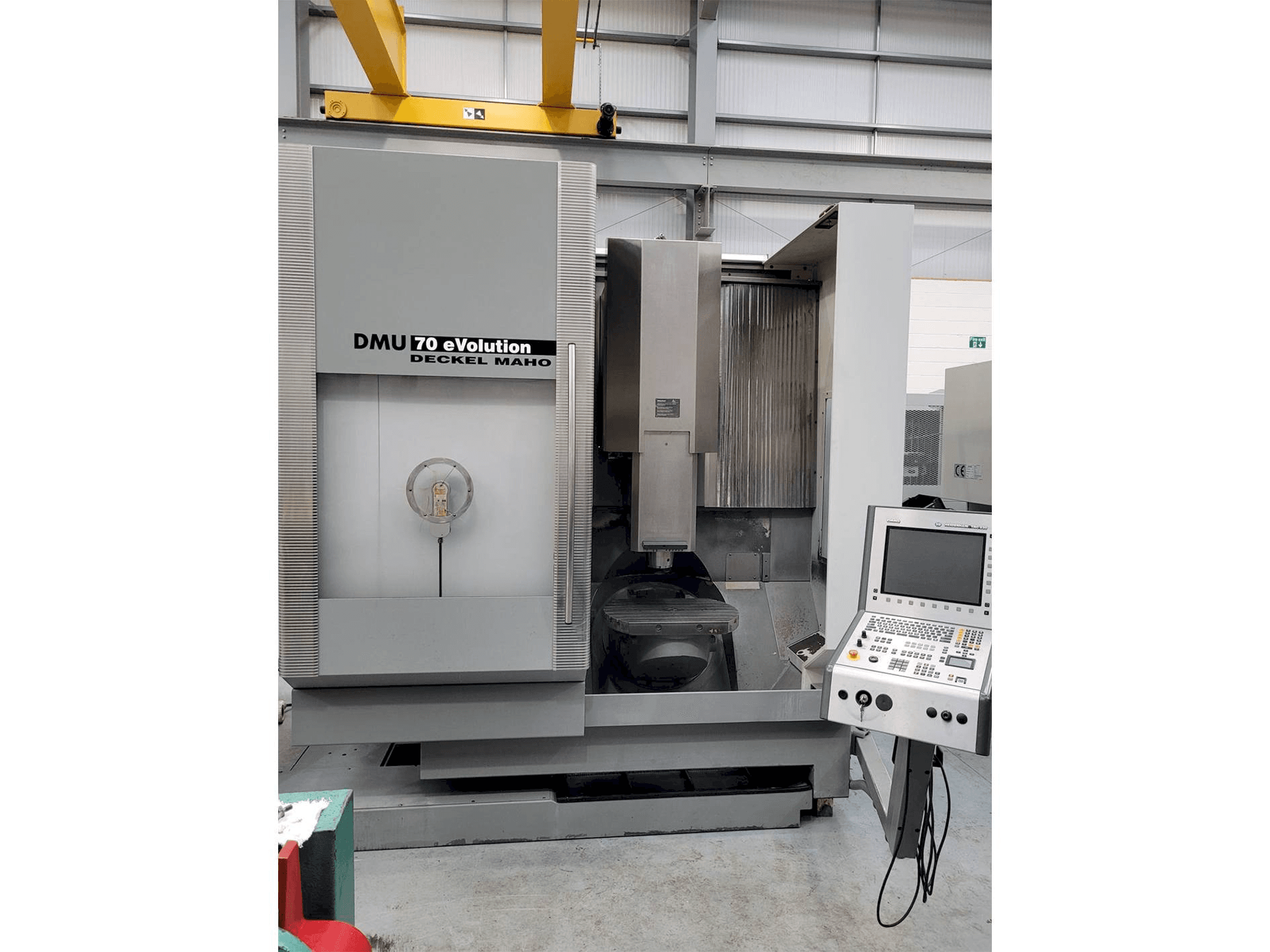 Koneen DECKEL MAHO DMU 70 eVolution etunäkymä