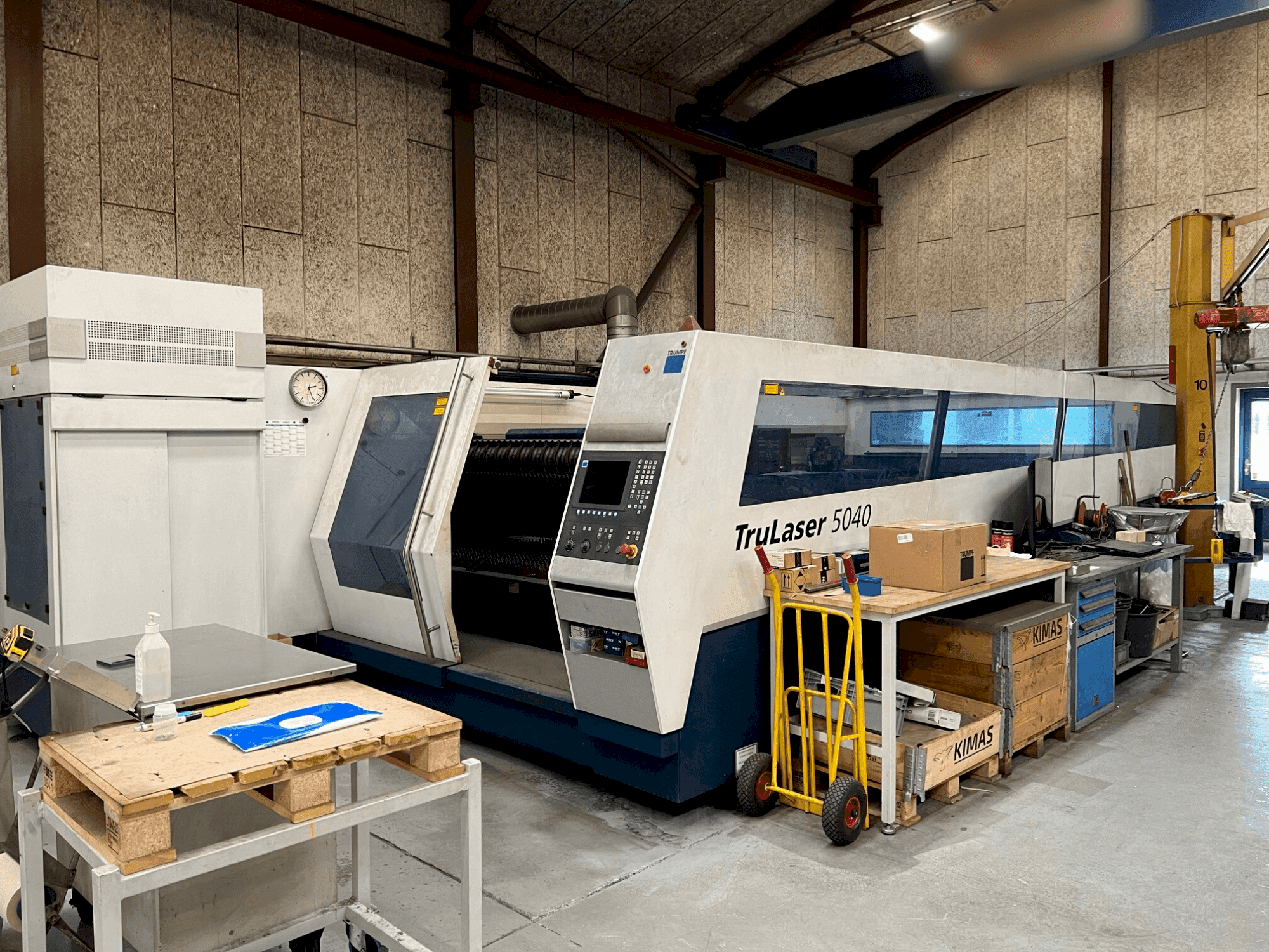 Koneen TRUMPF TruLaser 5040 etunäkymä