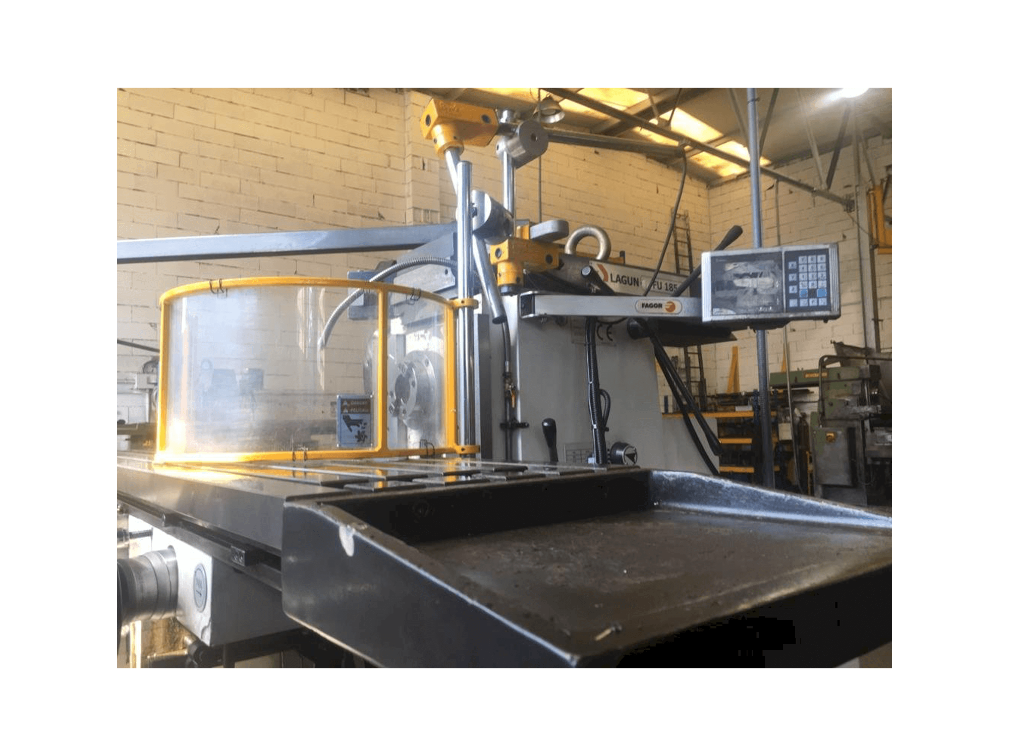 Koneen LAGUN FU-185 etunäkymä