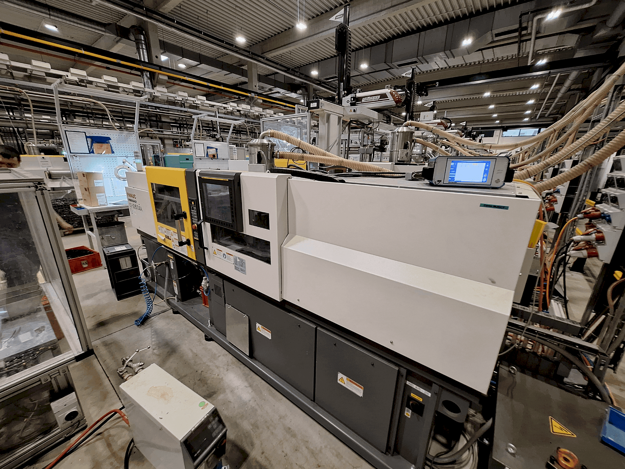 Koneen FANUC Roboshot S50iA etunäkymä