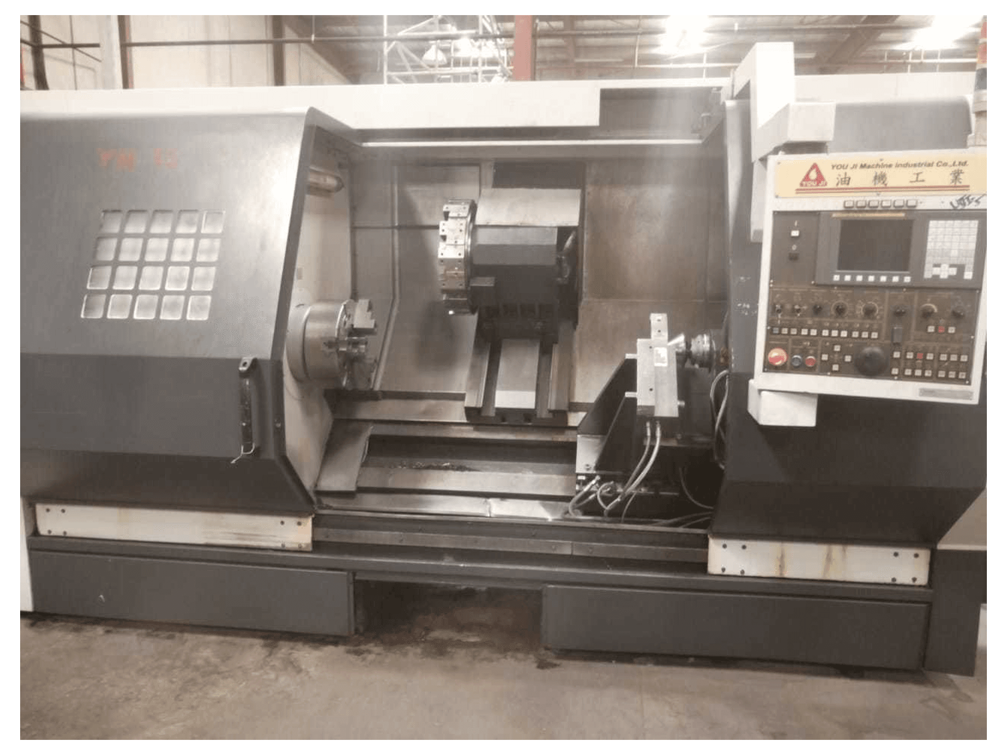 Koneen YOU JI YH-36/135 etunäkymä