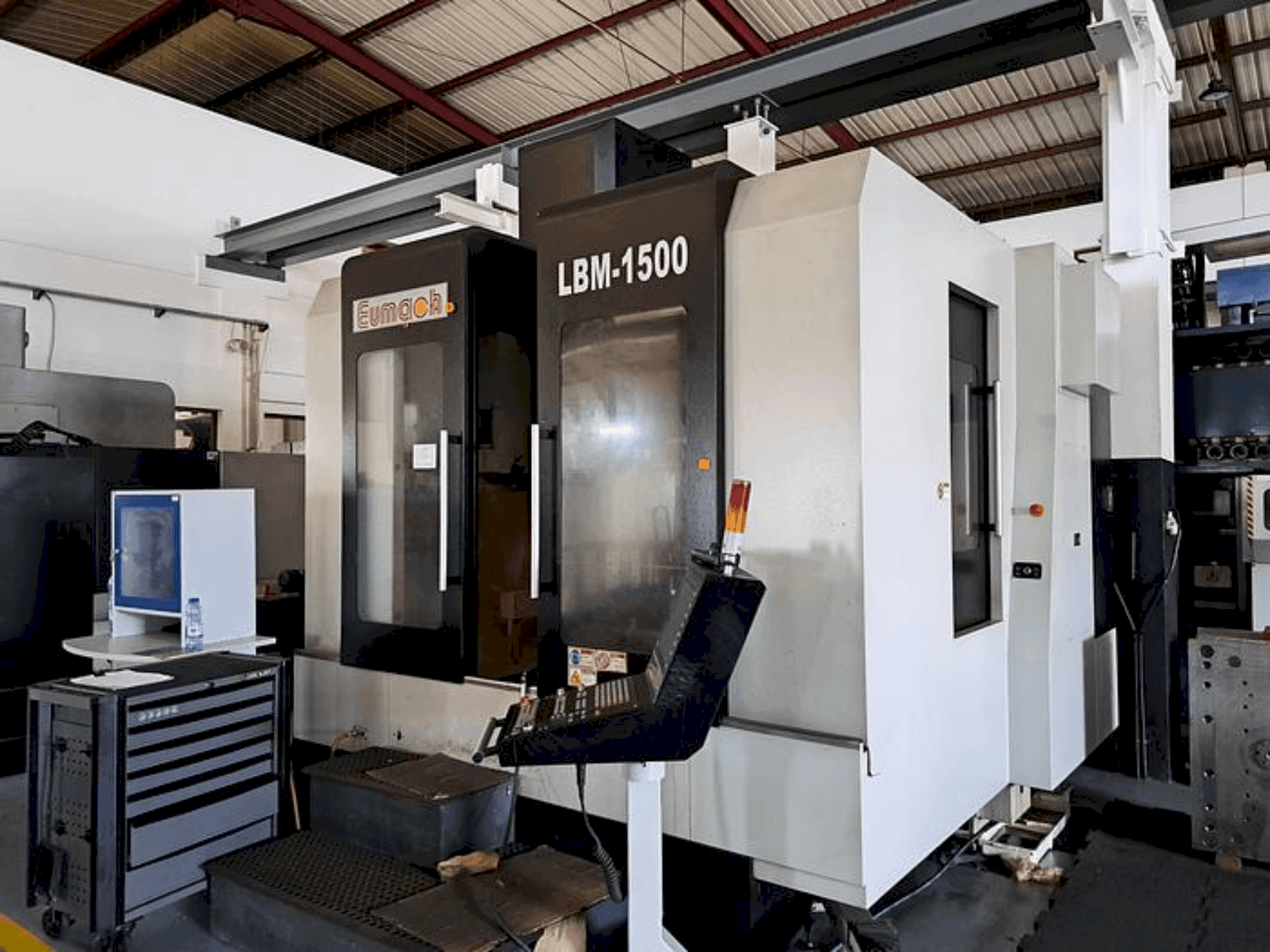 Koneen Eumach LBM-1500 etunäkymä