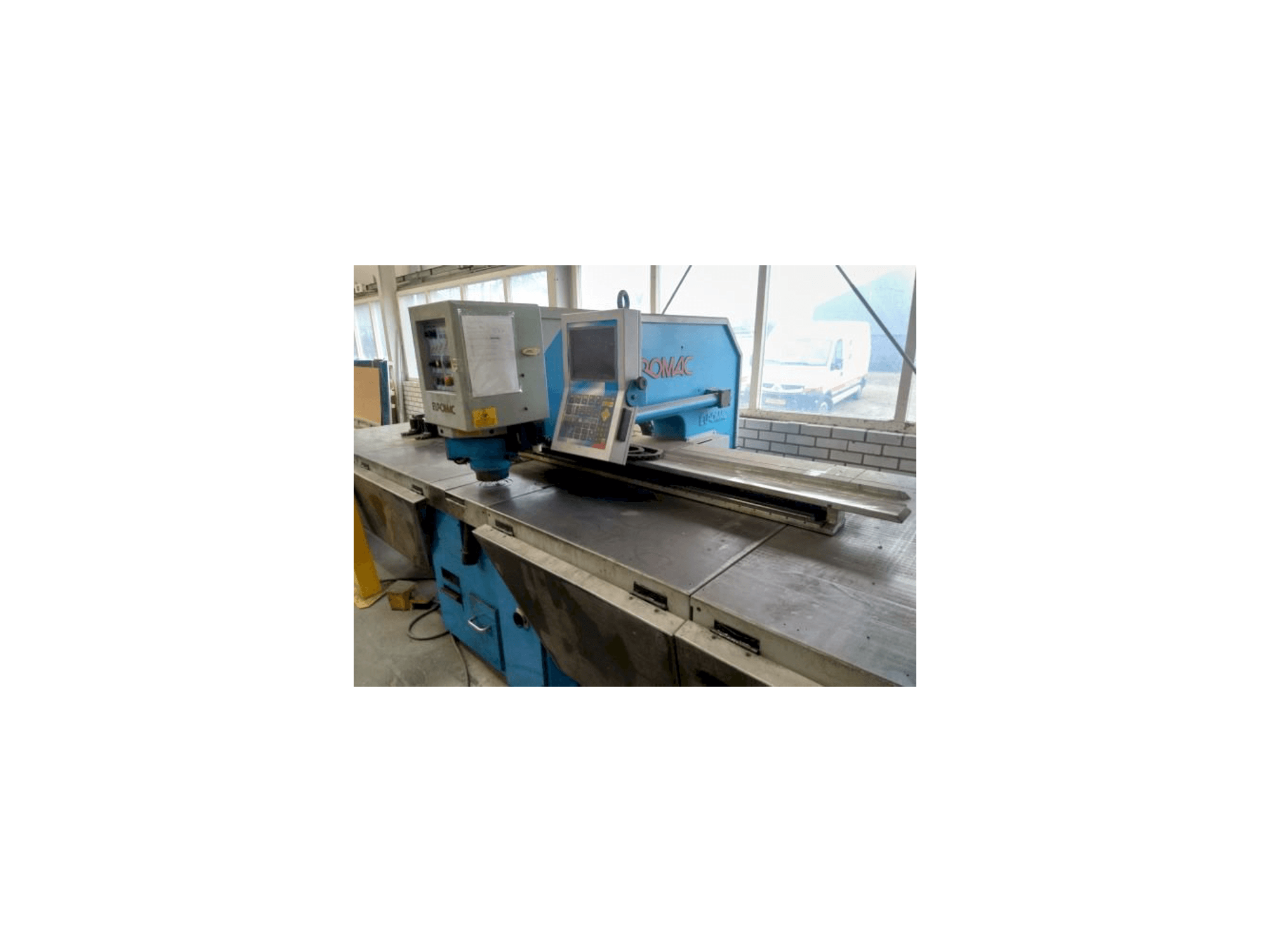 Koneen Euromac CX 1000/30 etunäkymä