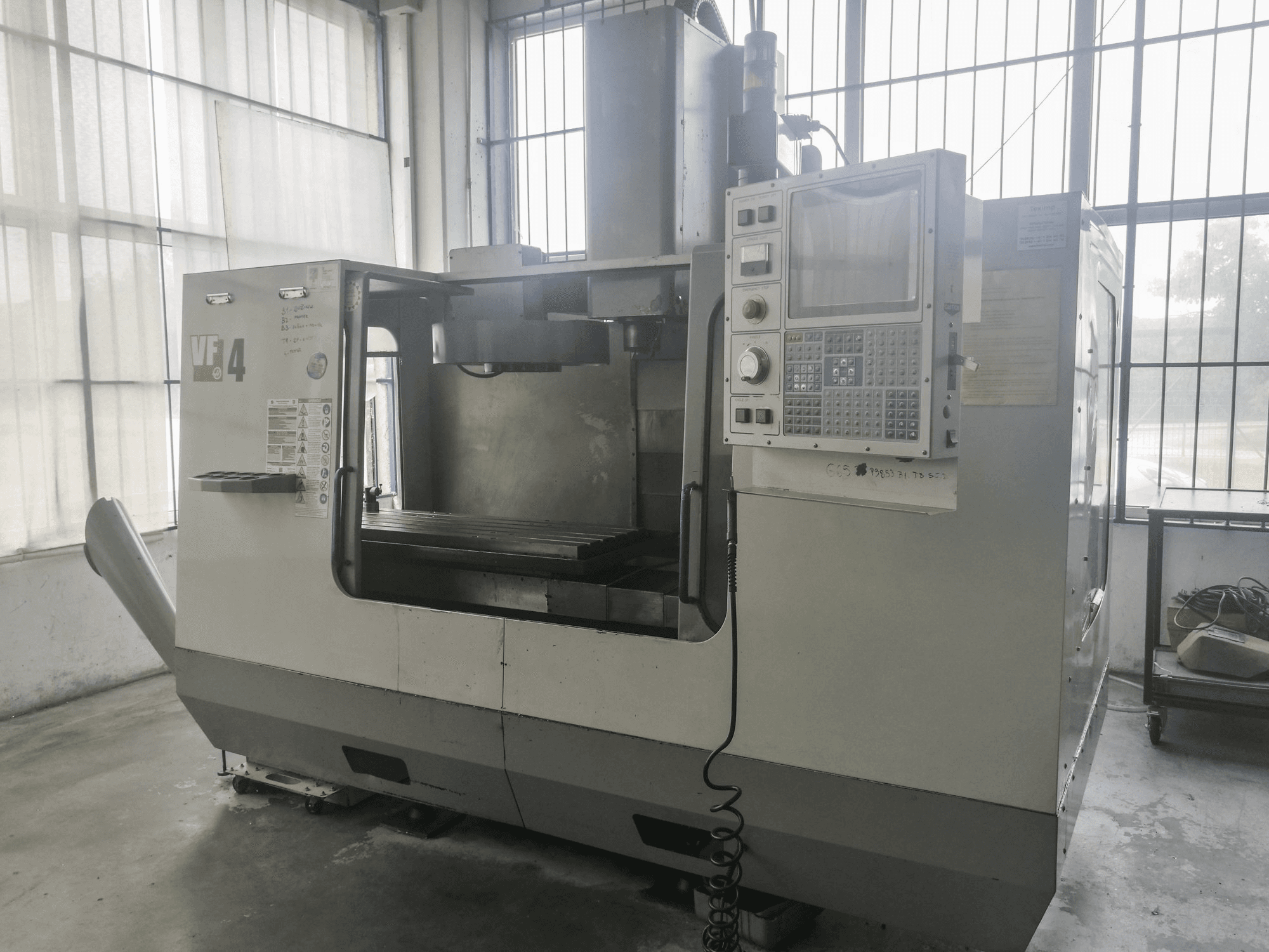 Koneen HAAS etunäkymä VF-4