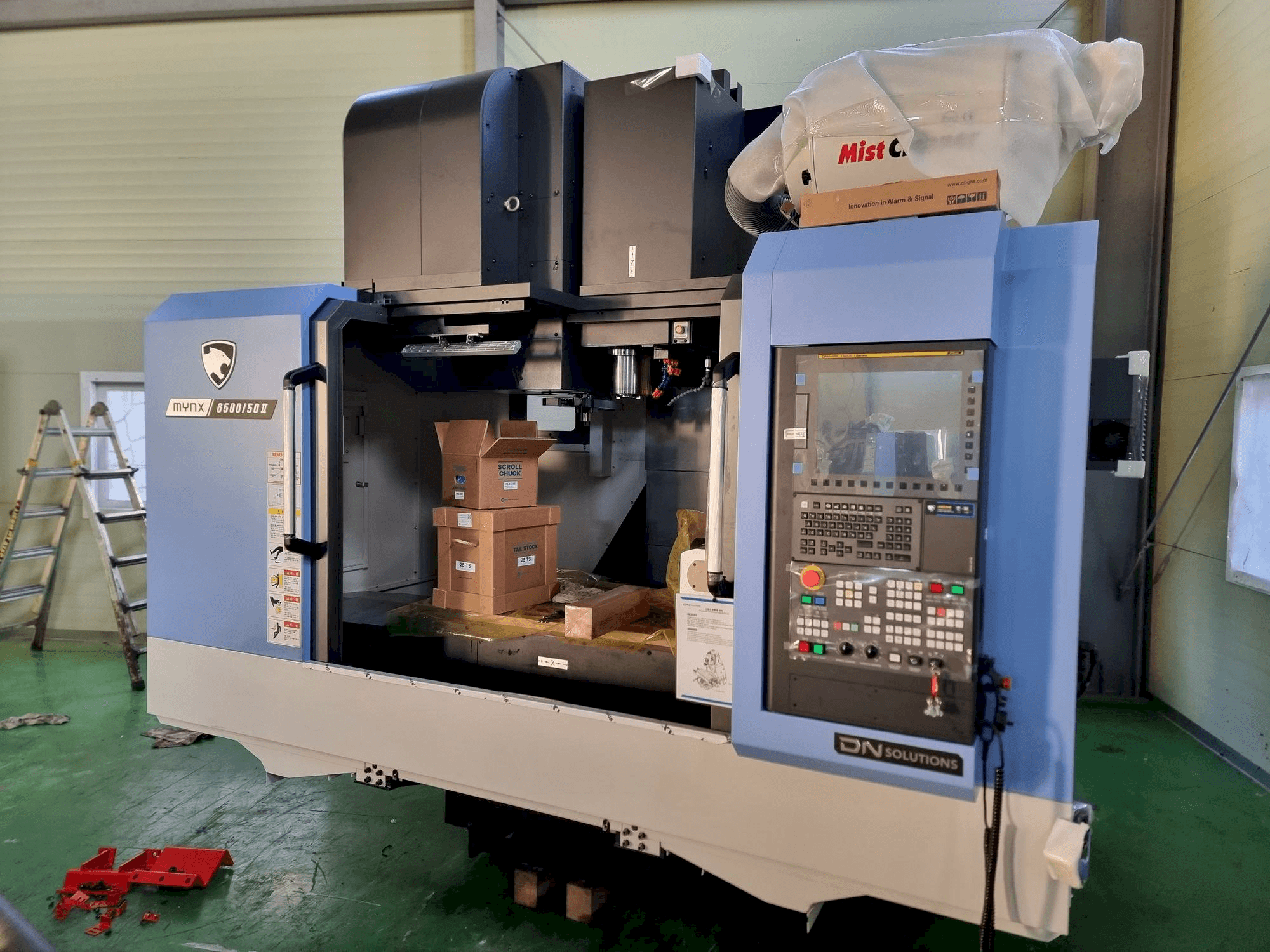 Koneen DN SOLUTIONS MYNX 6500/50 etunäkymä