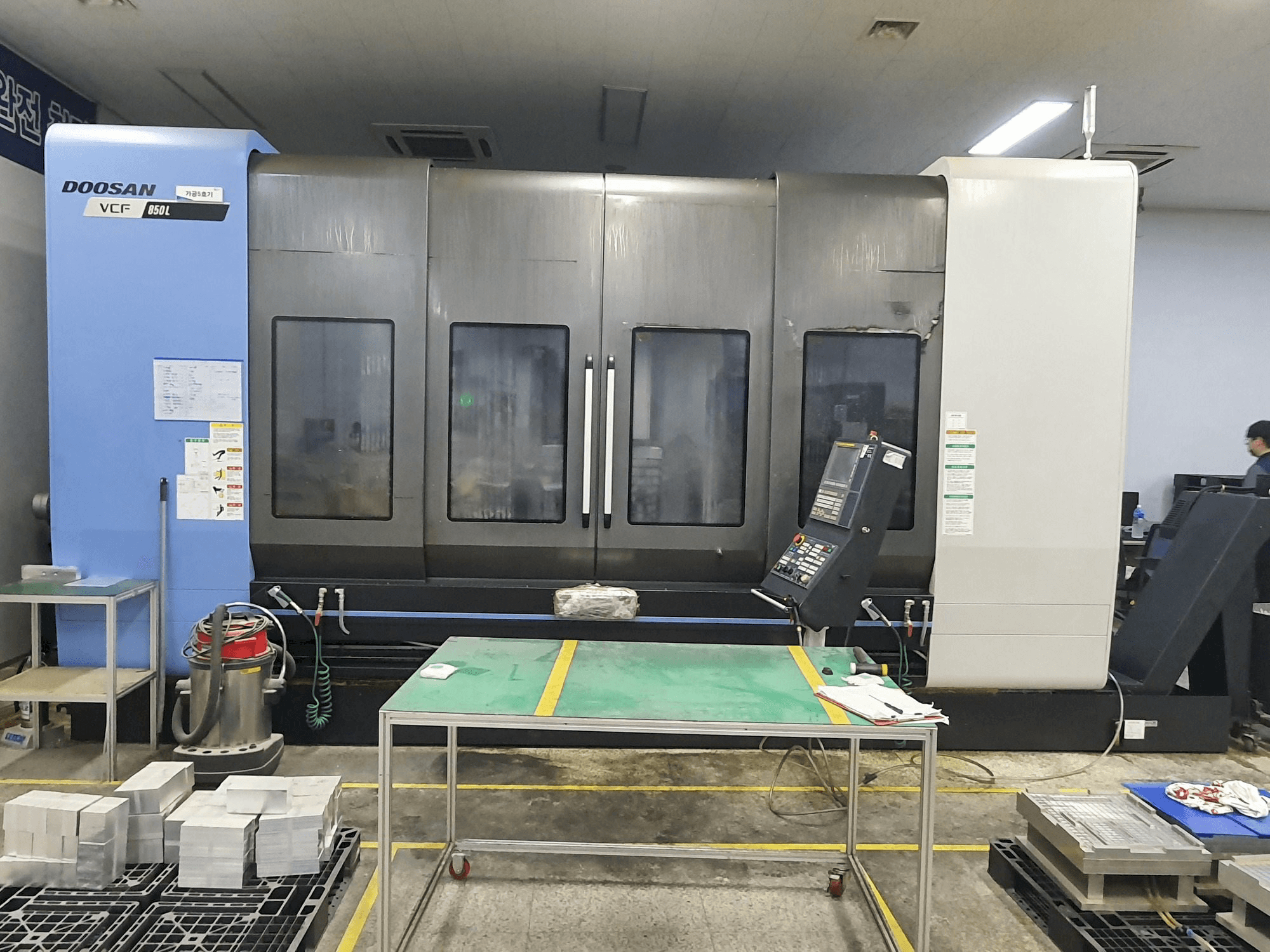 Koneen Doosan VCF850L etunäkymä