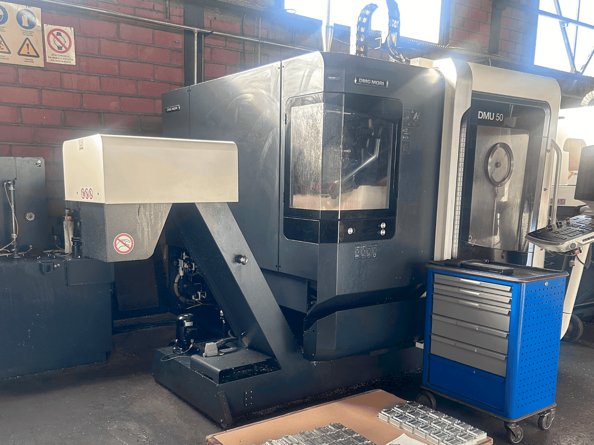 Koneen DMG MORI DMU 50 etunäkymä