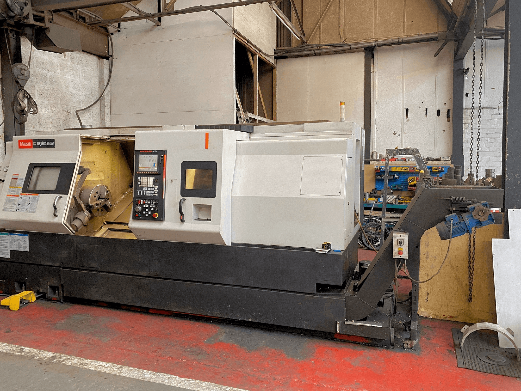 Koneen Mazak Quick Turn Nexus 350M etunäkymä