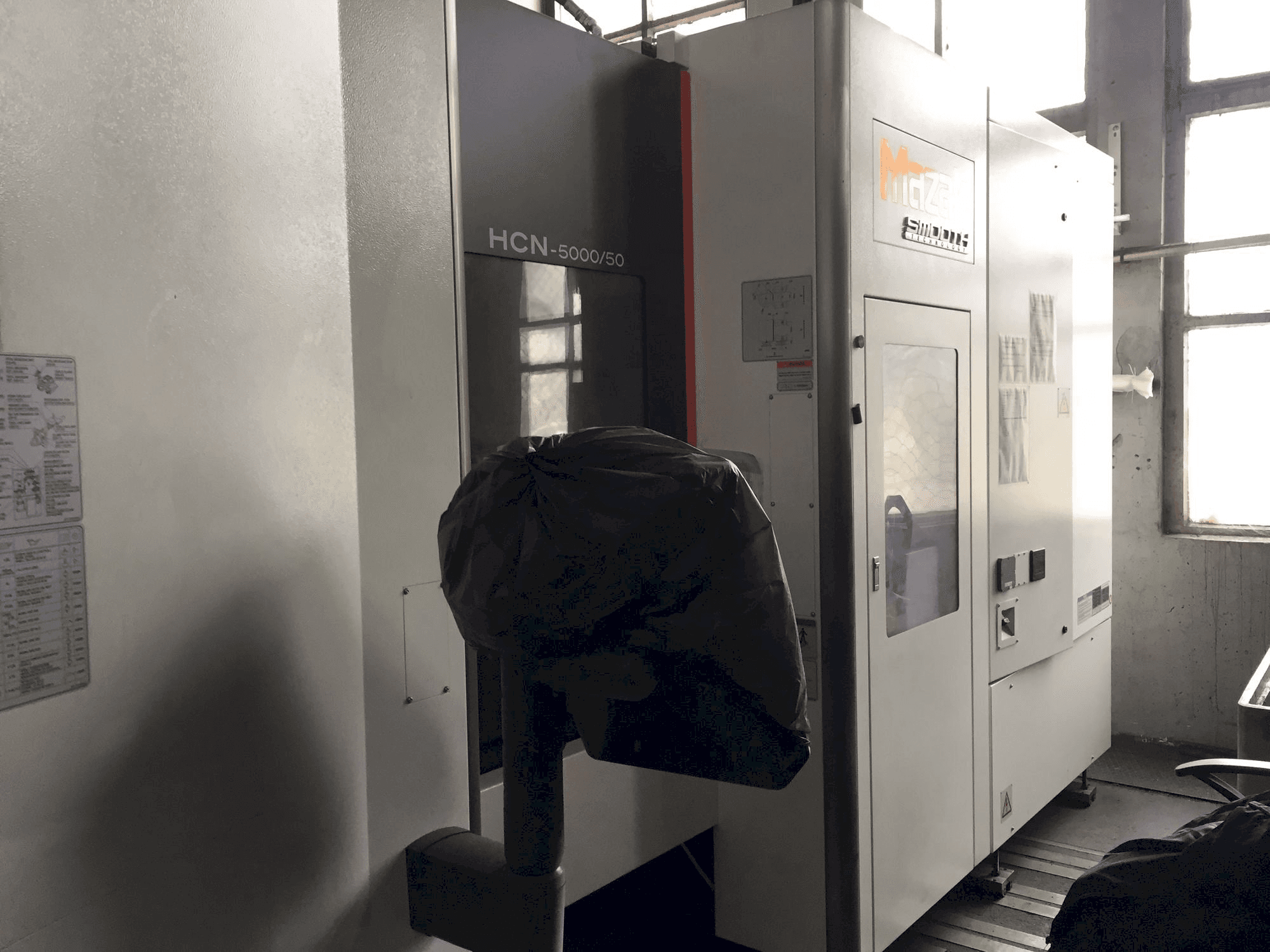 Koneen Mazak HCN-5000/50 etunäkymä