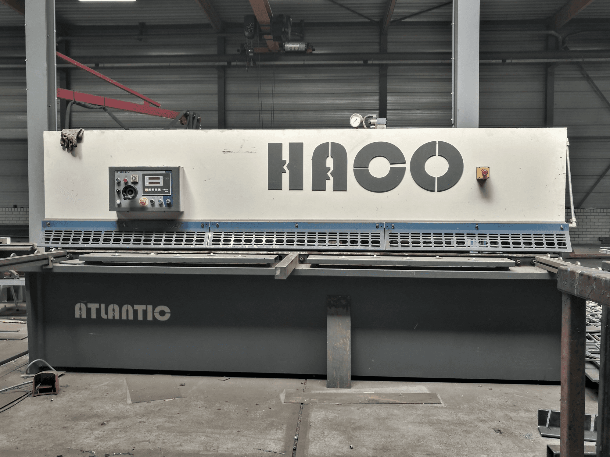 Koneen HACO etunäkymä ATS 3206