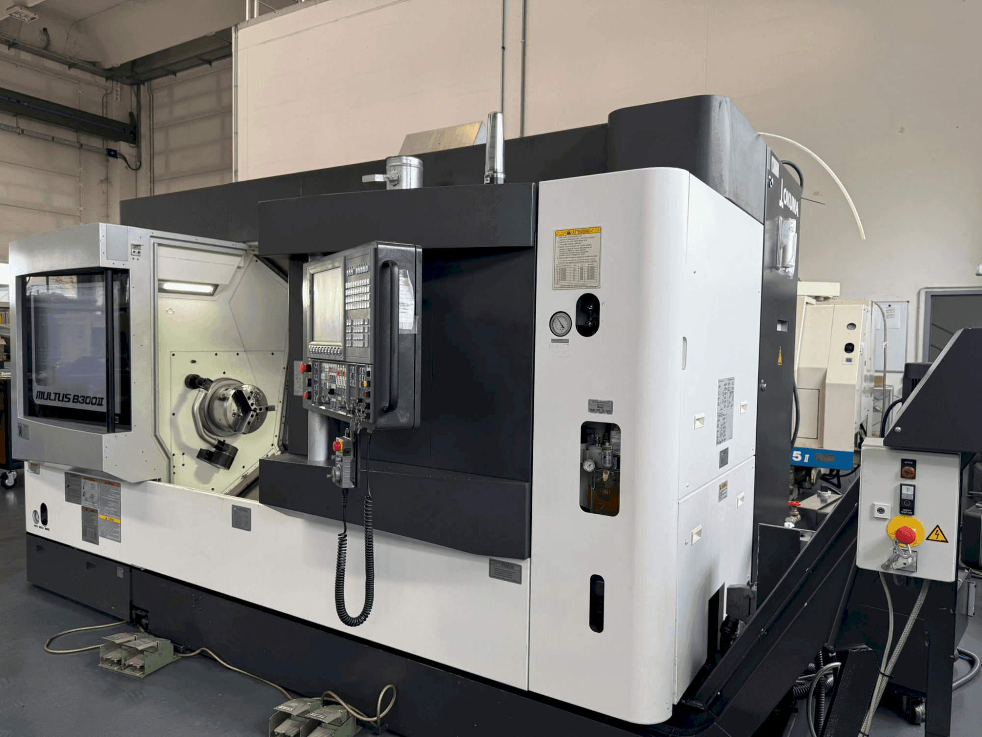 Koneen Okuma MULTUS B300II etunäkymä