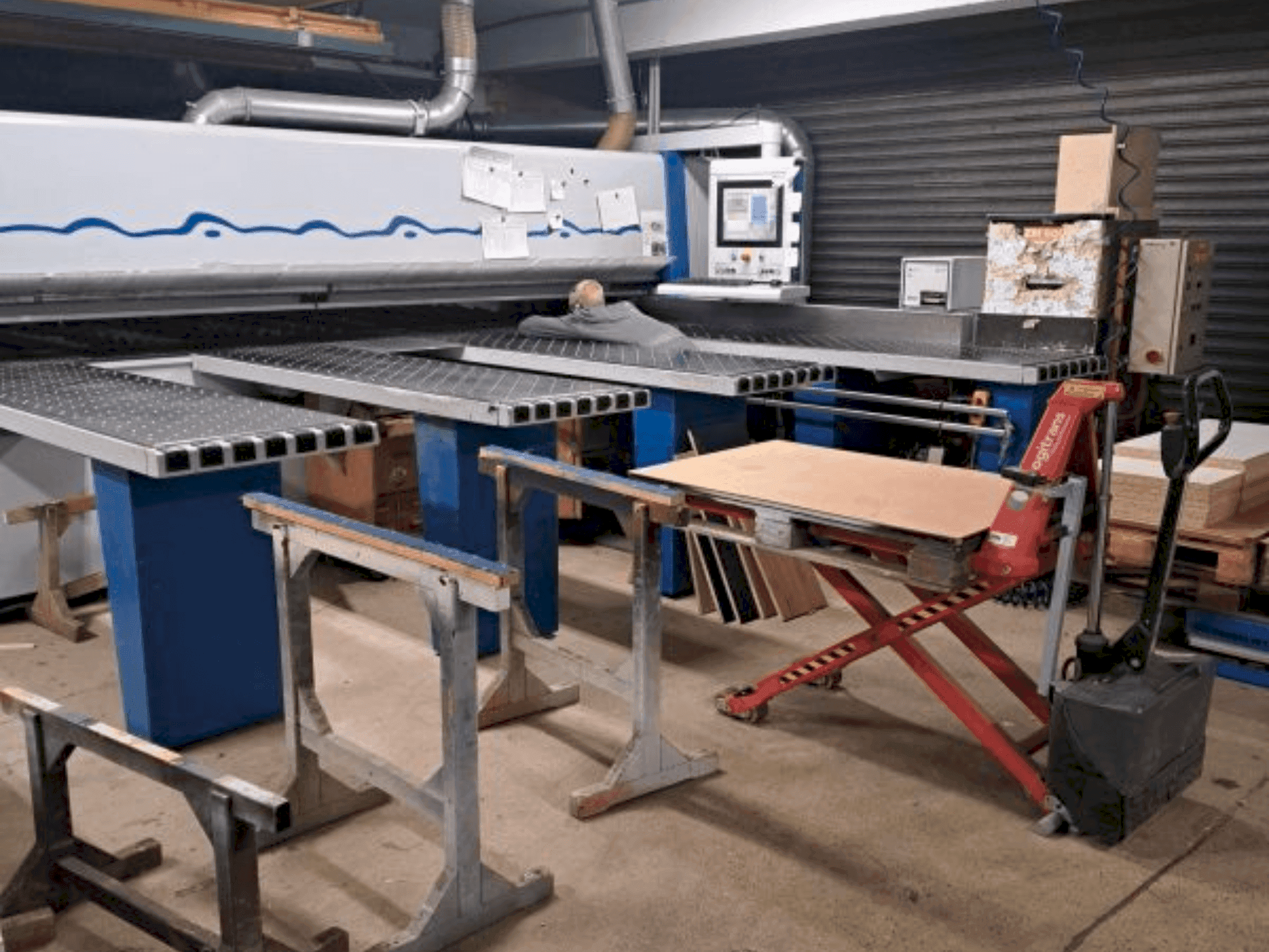 Koneen HOLZMA HPL/42/22 etunäkymä