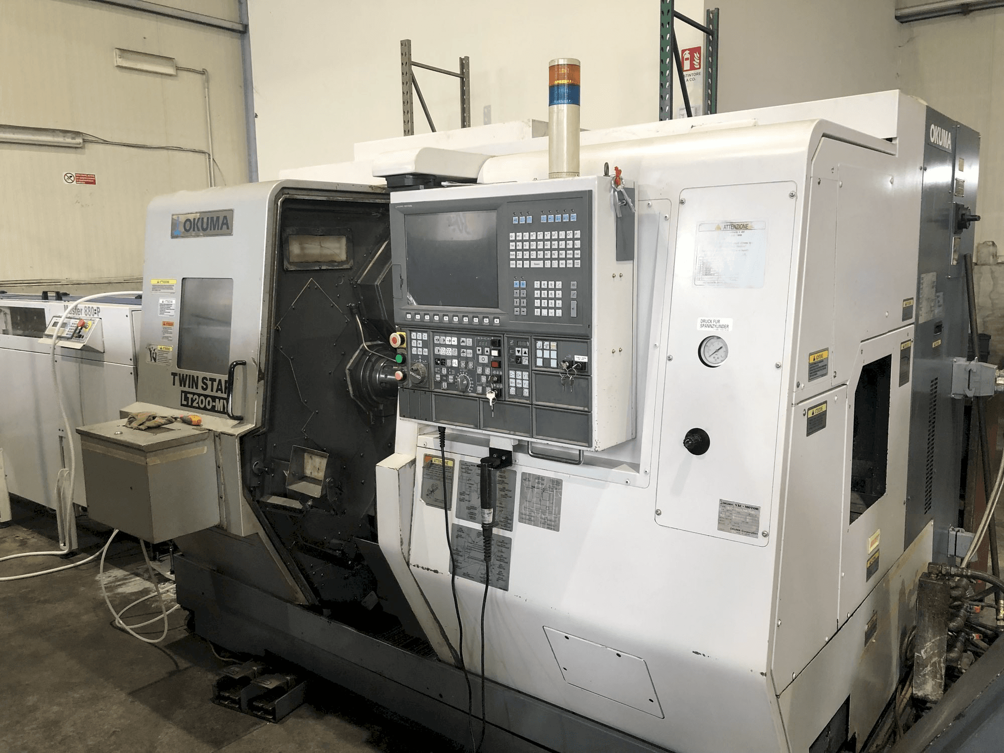 Koneen Okuma LT200-MY etunäkymä