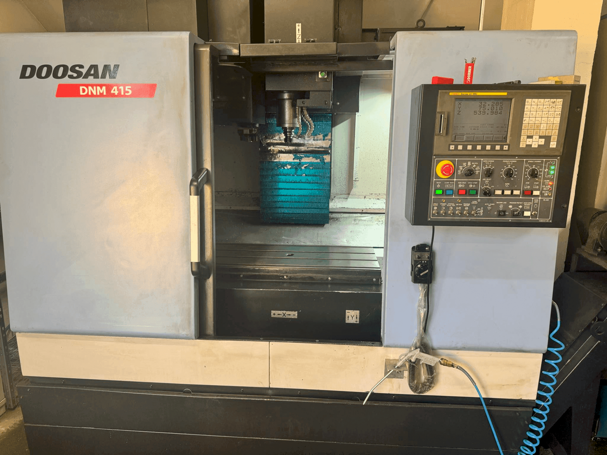 Koneen DOOSAN DNM 415 etunäkymä