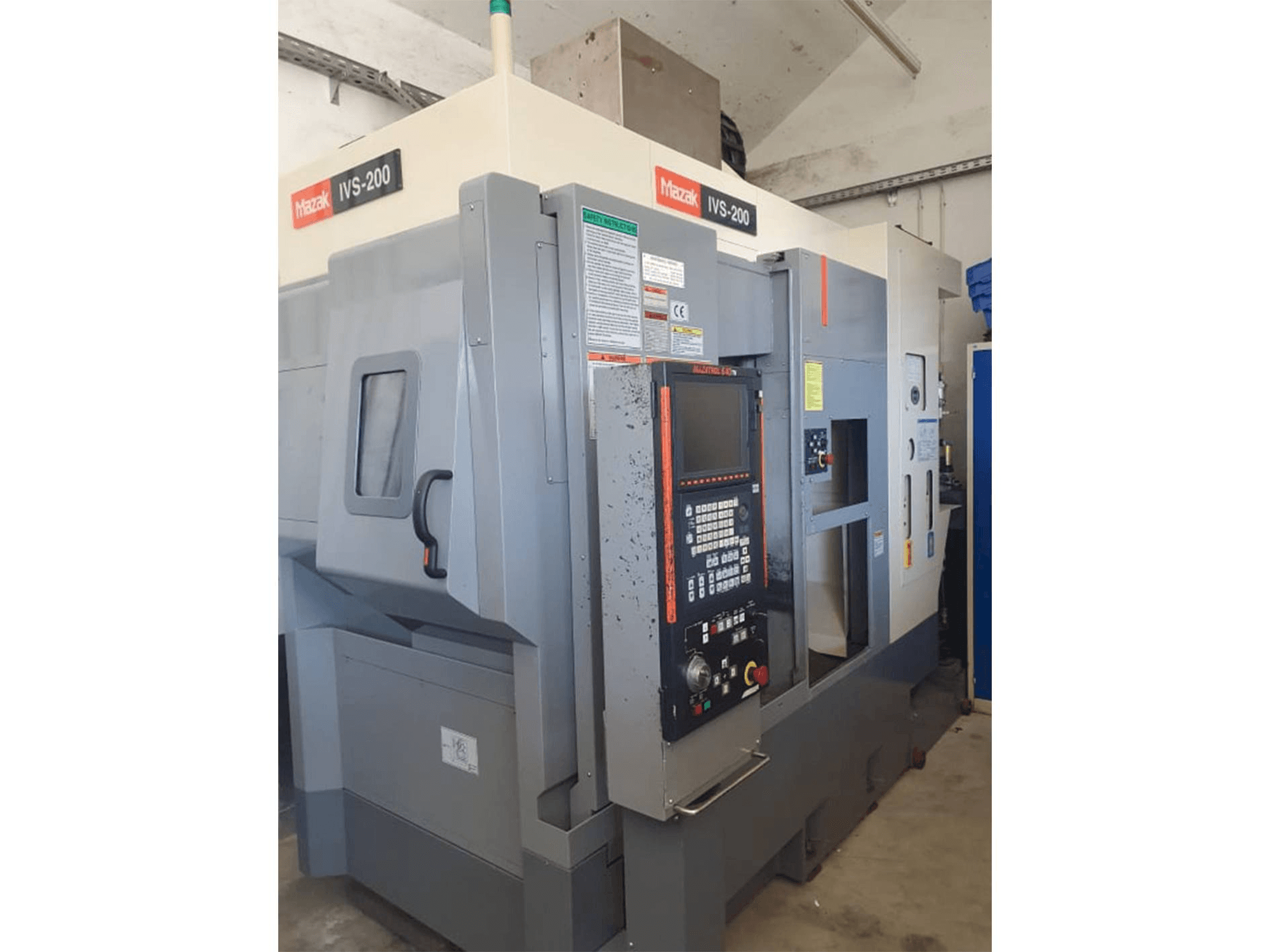 Koneen Mazak IVS200 etunäkymä