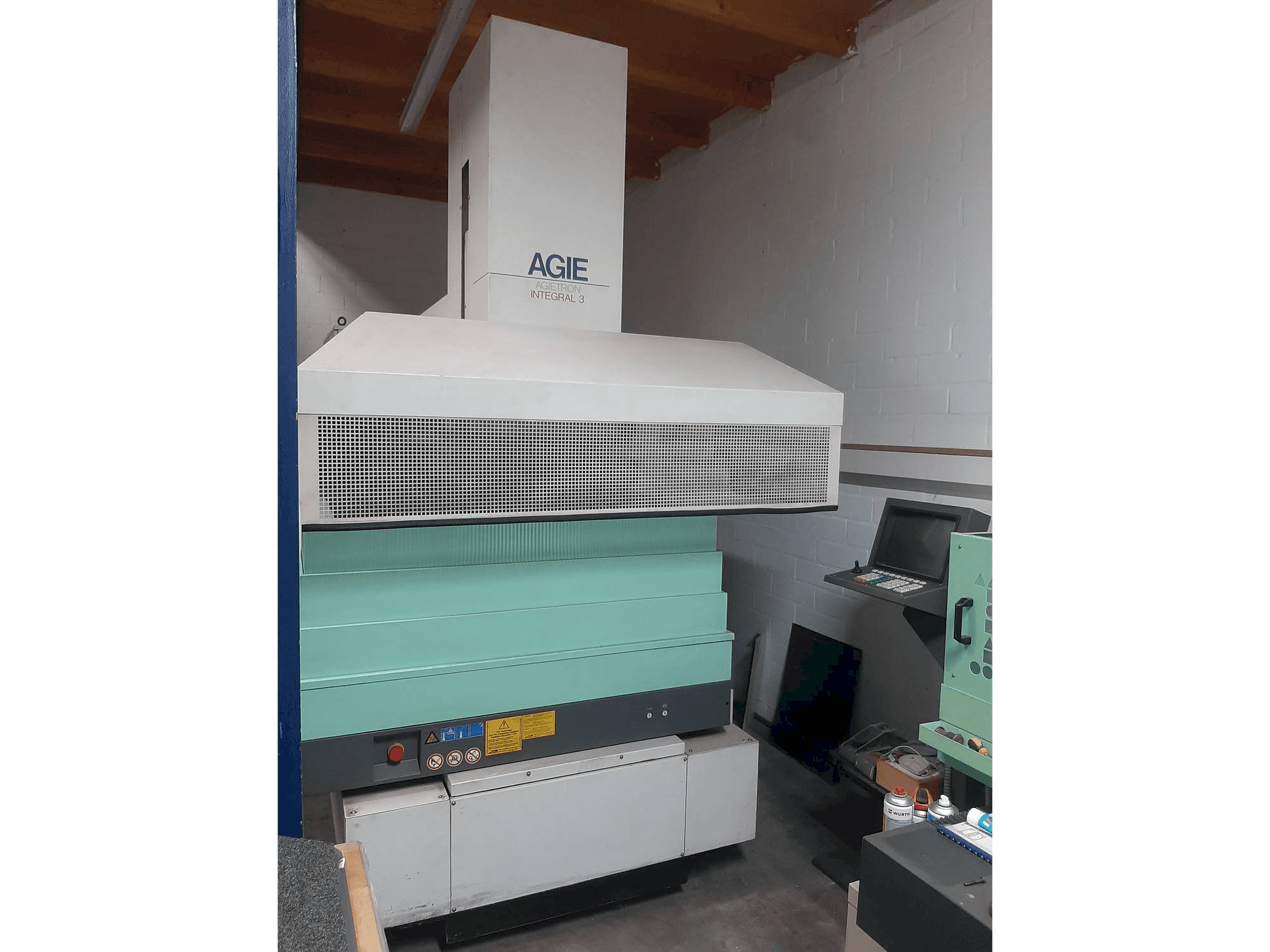 Koneen AGIE Agietron Integral 3 etunäkymä