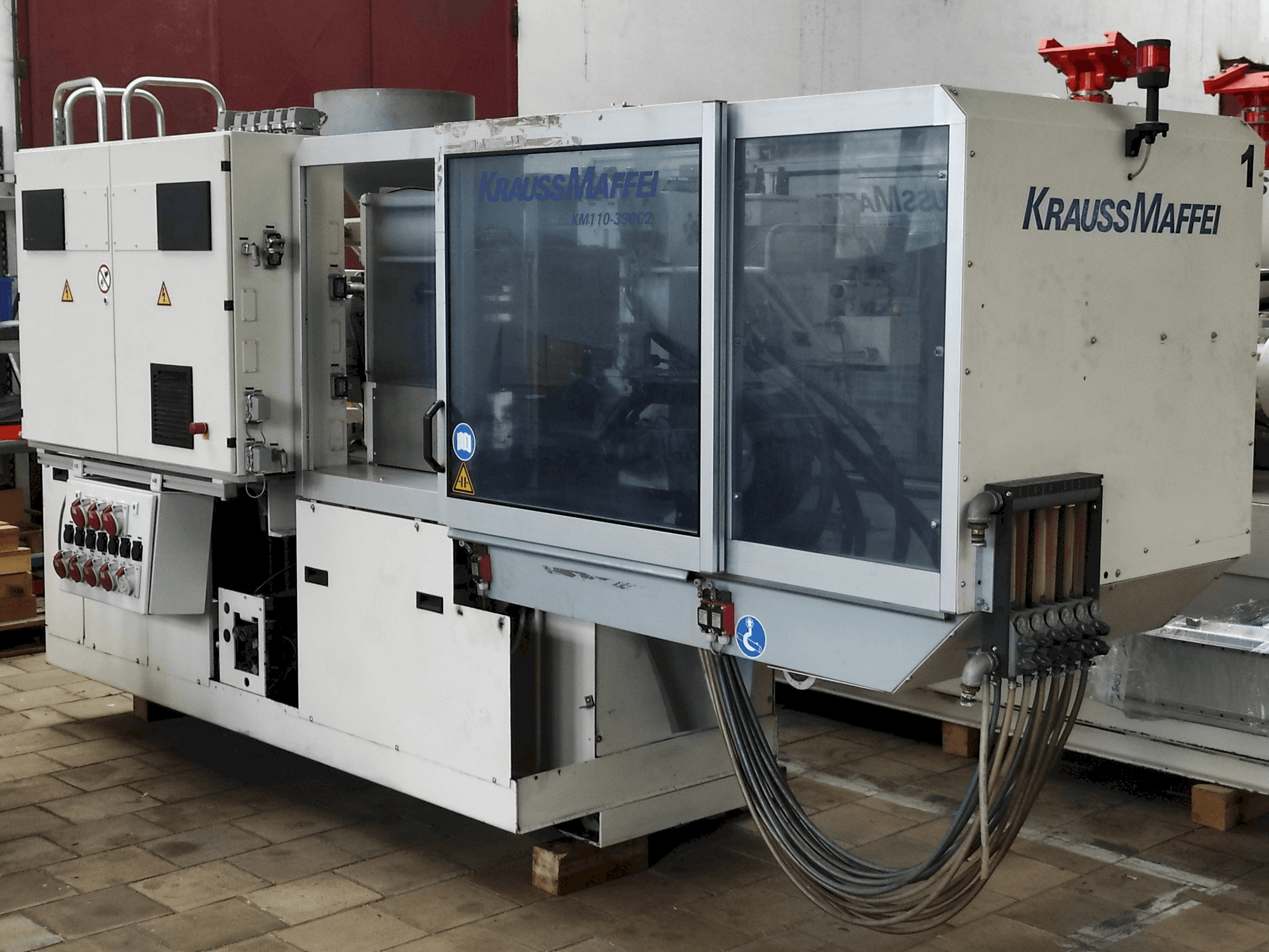 Koneen Krauss Maffei 110 - 390 C2 etunäkymä