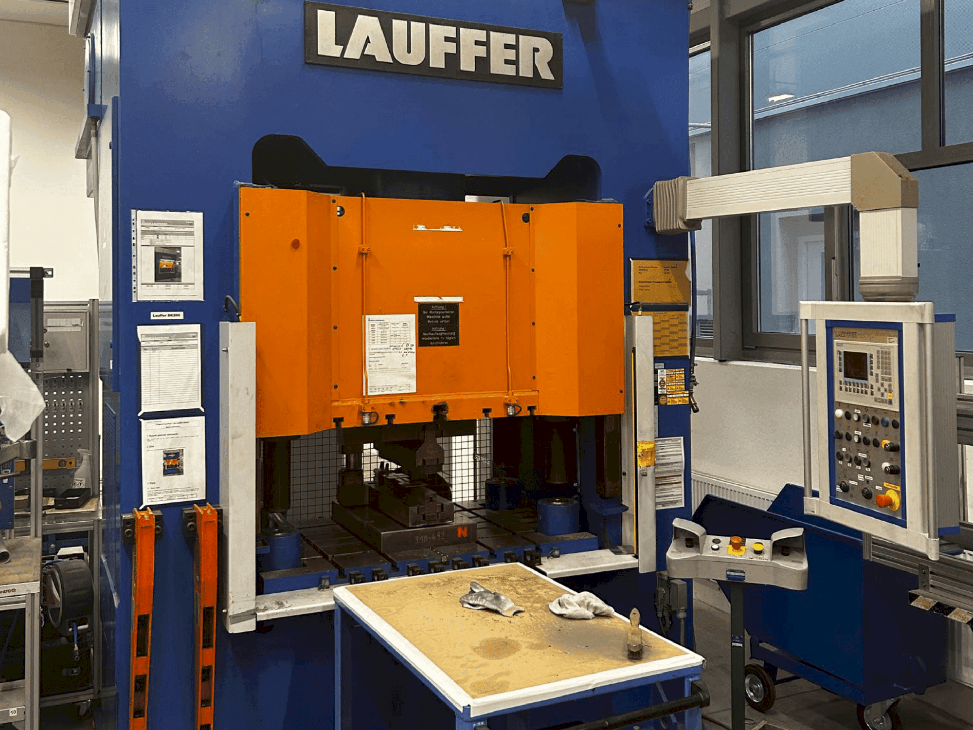 Koneen LAUFFER DK 200 (2007) etunäkymä