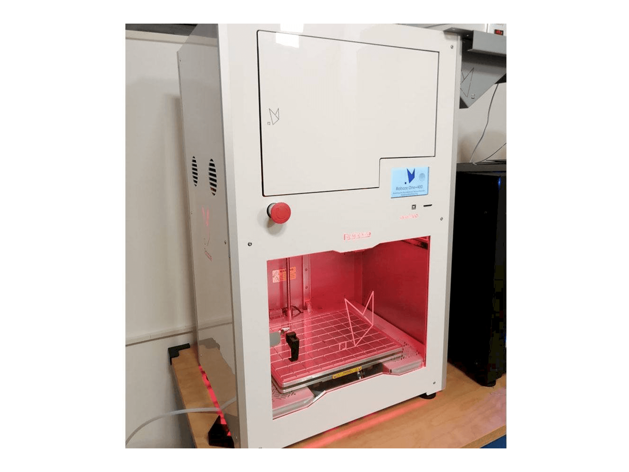 Koneen Roboze One Plus 400 etunäkymä