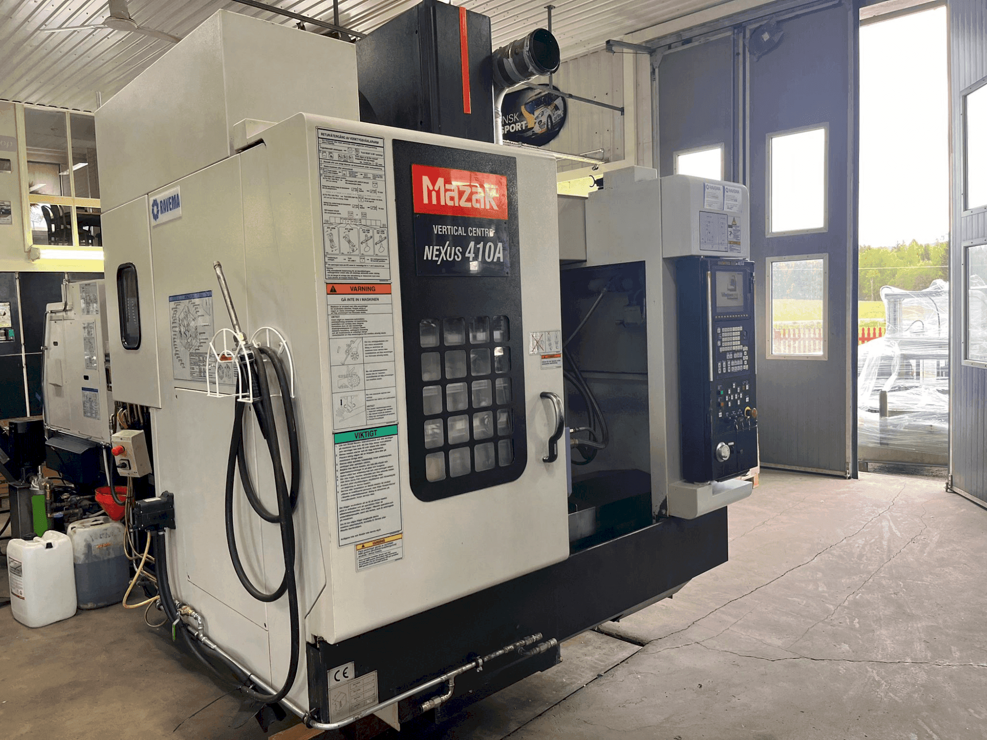 Koneen Mazak VCN-410A etunäkymä