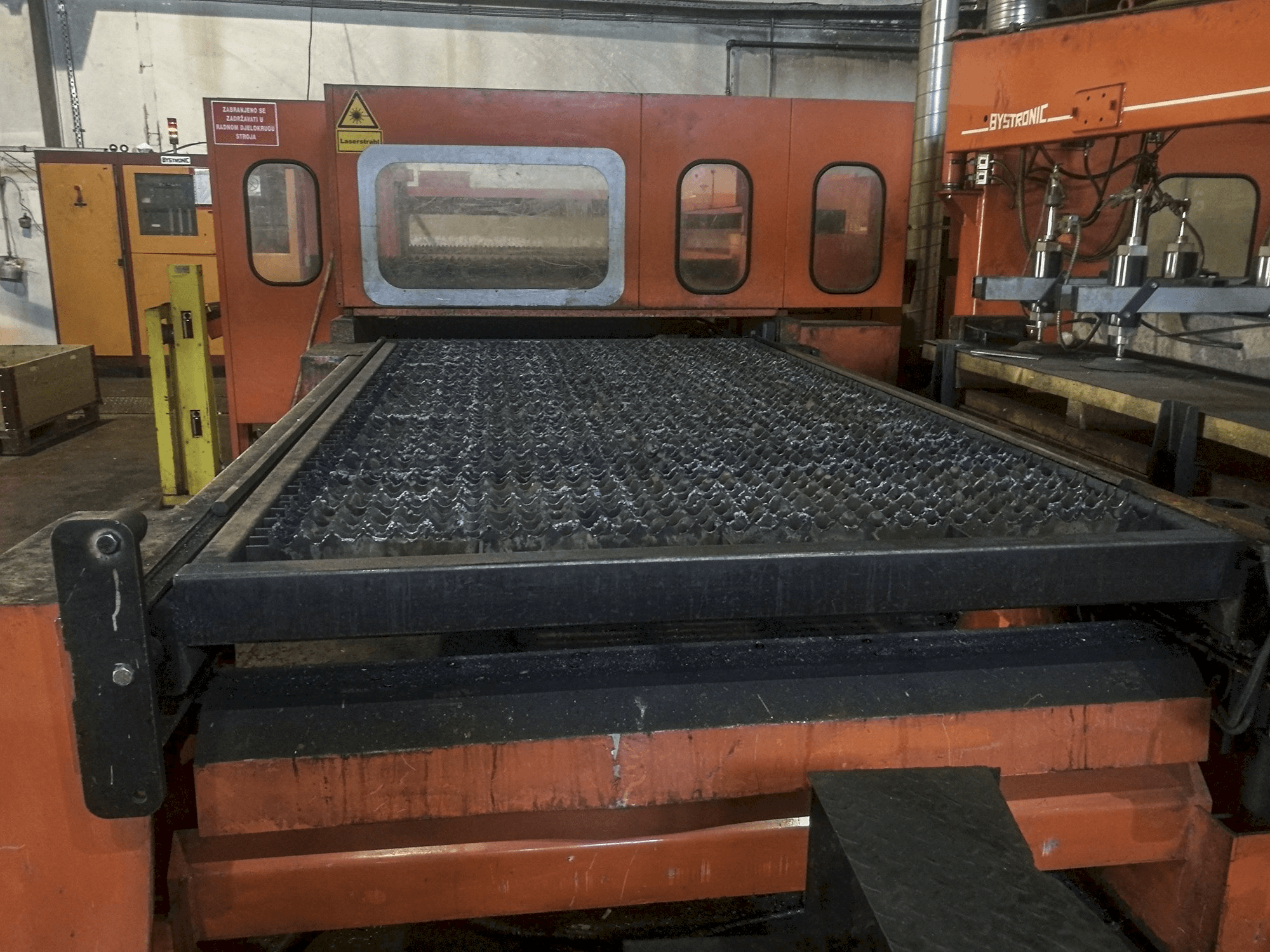 Koneen Bystronic etunäkymä Bystar 3015