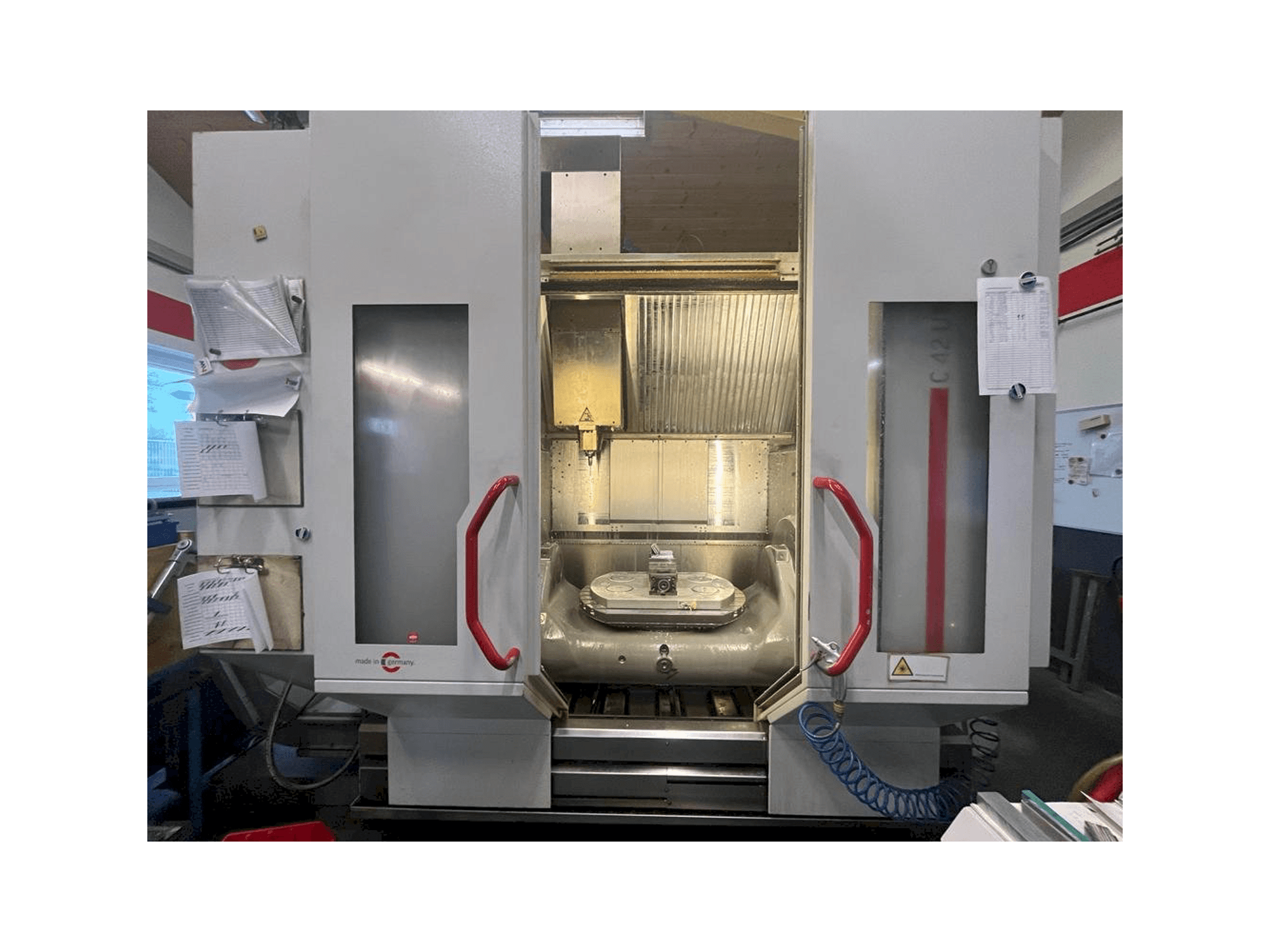 Koneen HERMLE C42 U etunäkymä