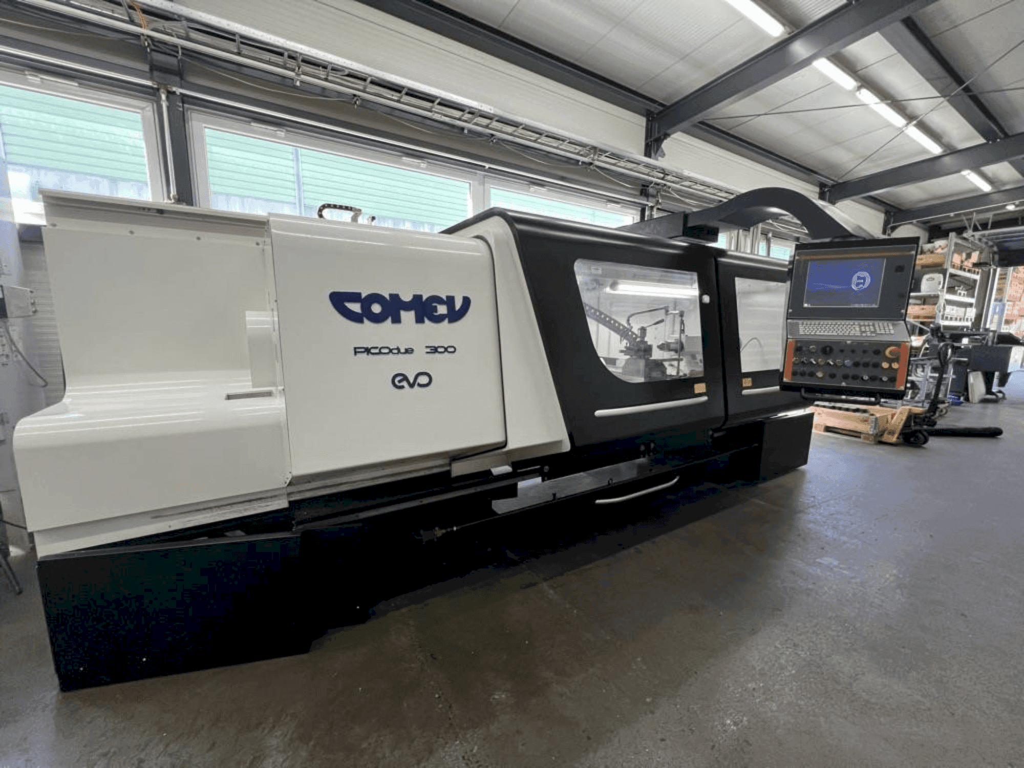 Koneen COMEV PICOdue 300 EVO etunäkymä