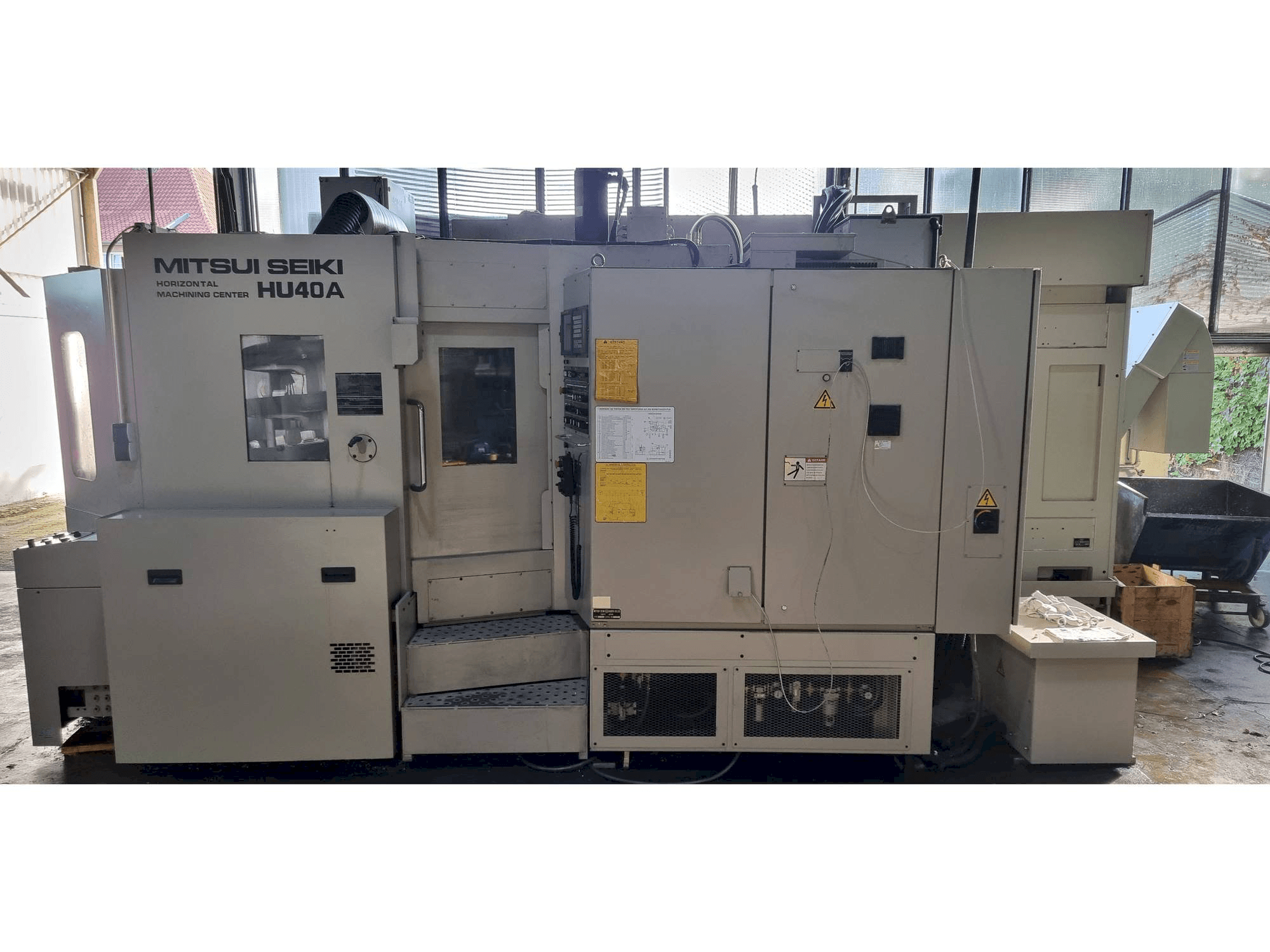 Koneen Mitsui Seiki HU40A etunäkymä