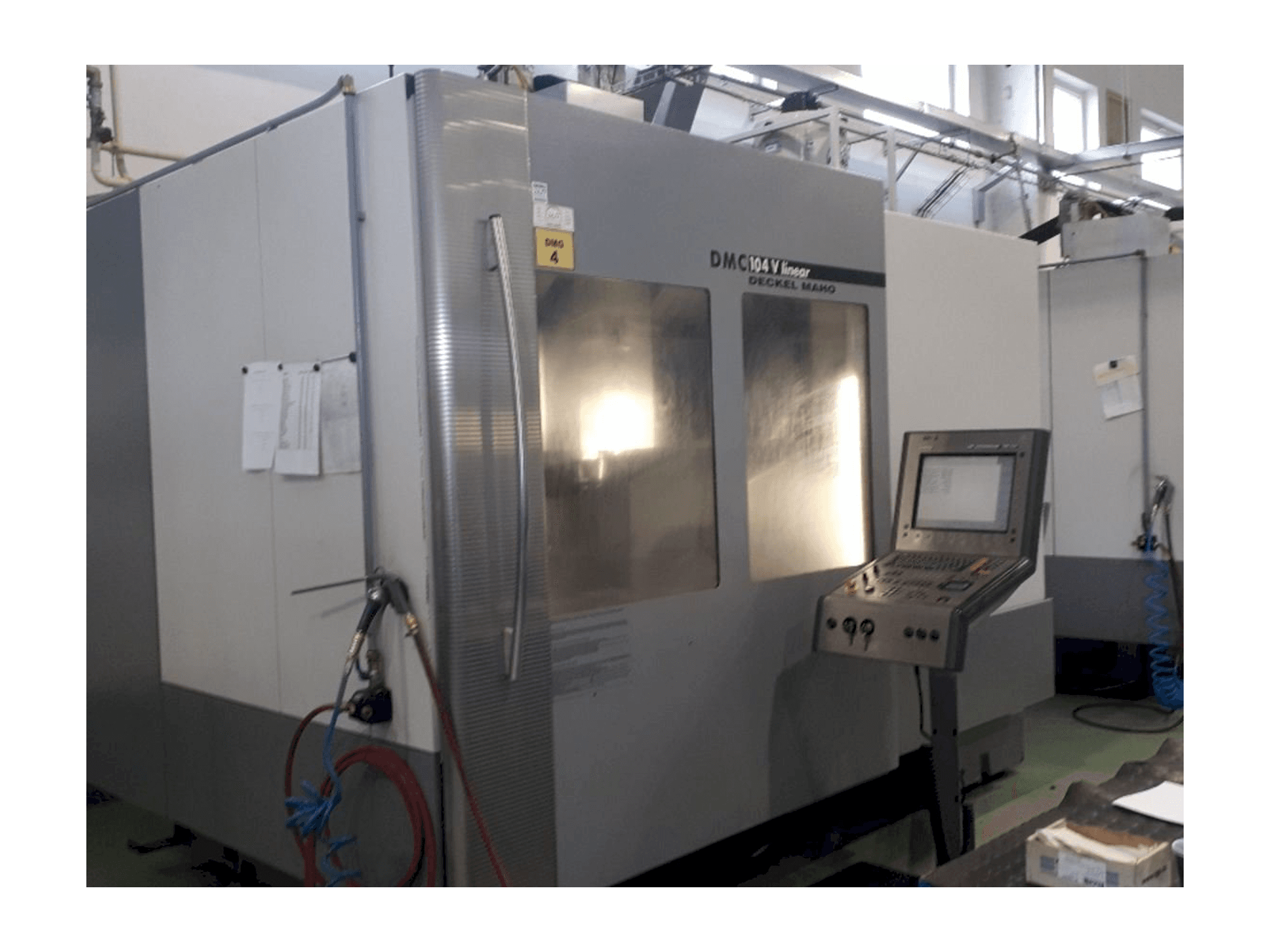 Koneen DECKEL MAHO DMC 104 linear etunäkymä