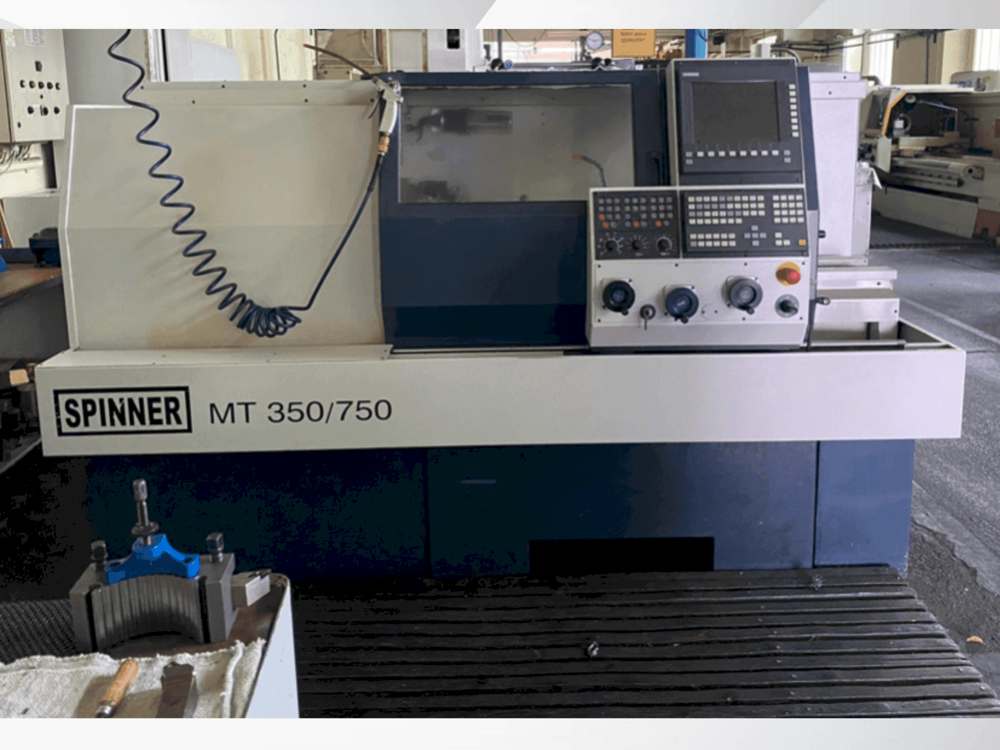 Koneen SPINNER MT 350/750 etunäkymä