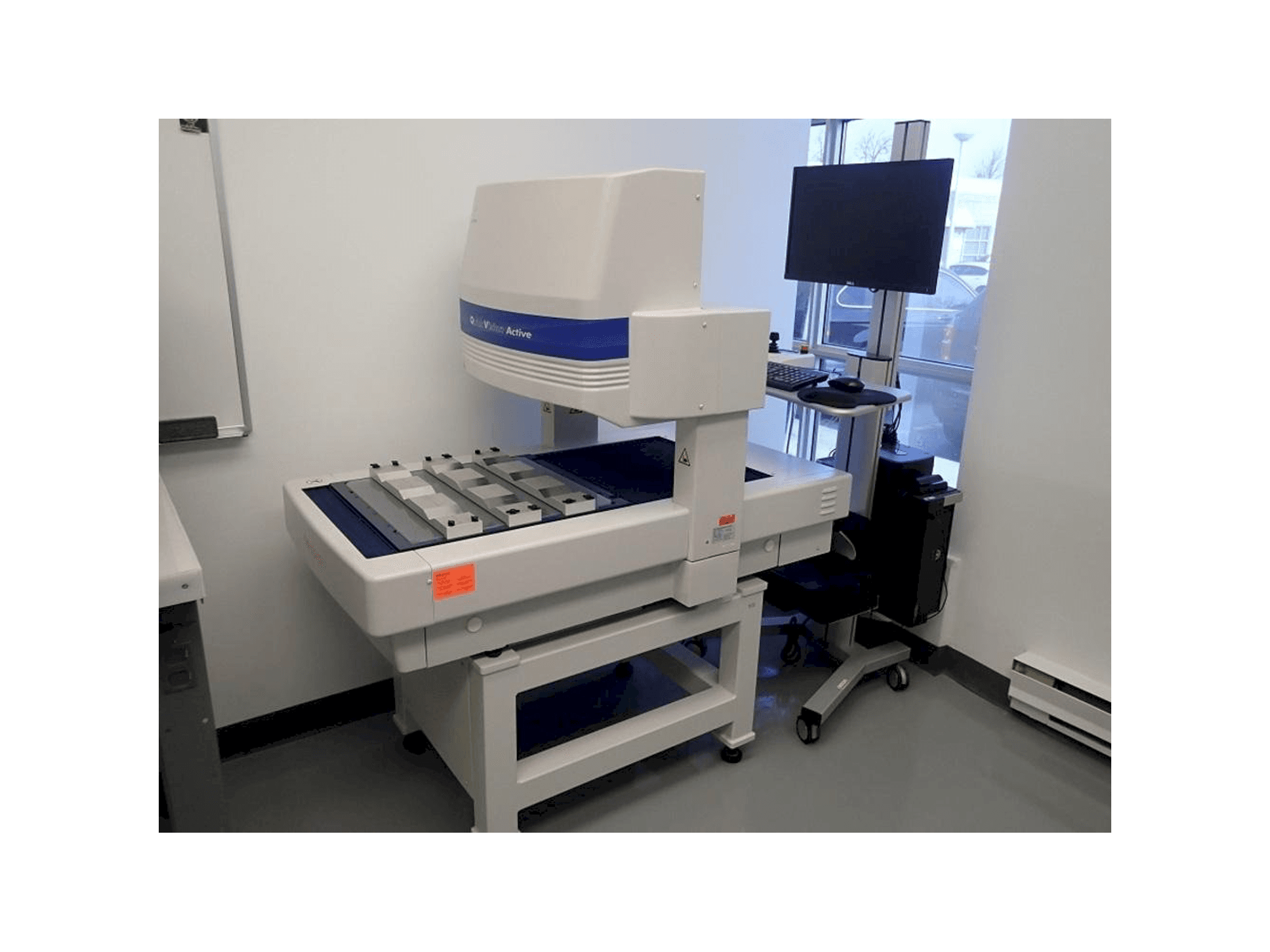 Koneen Mitutoyo QV-L404Z1L-D etunäkymä